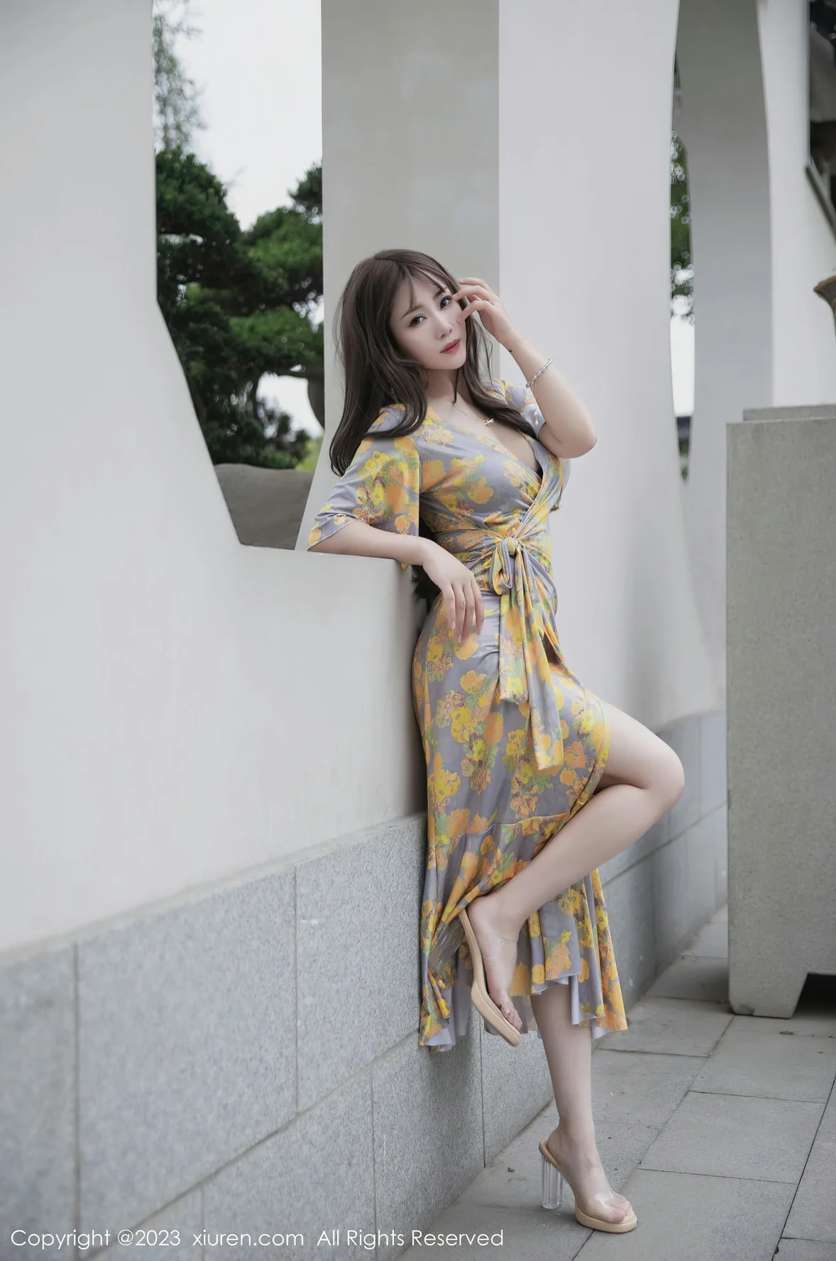  XiuRen 秀人 No.6949 严利娅Yuliya 黄灰色睡裙性感写真 [85P]第11张