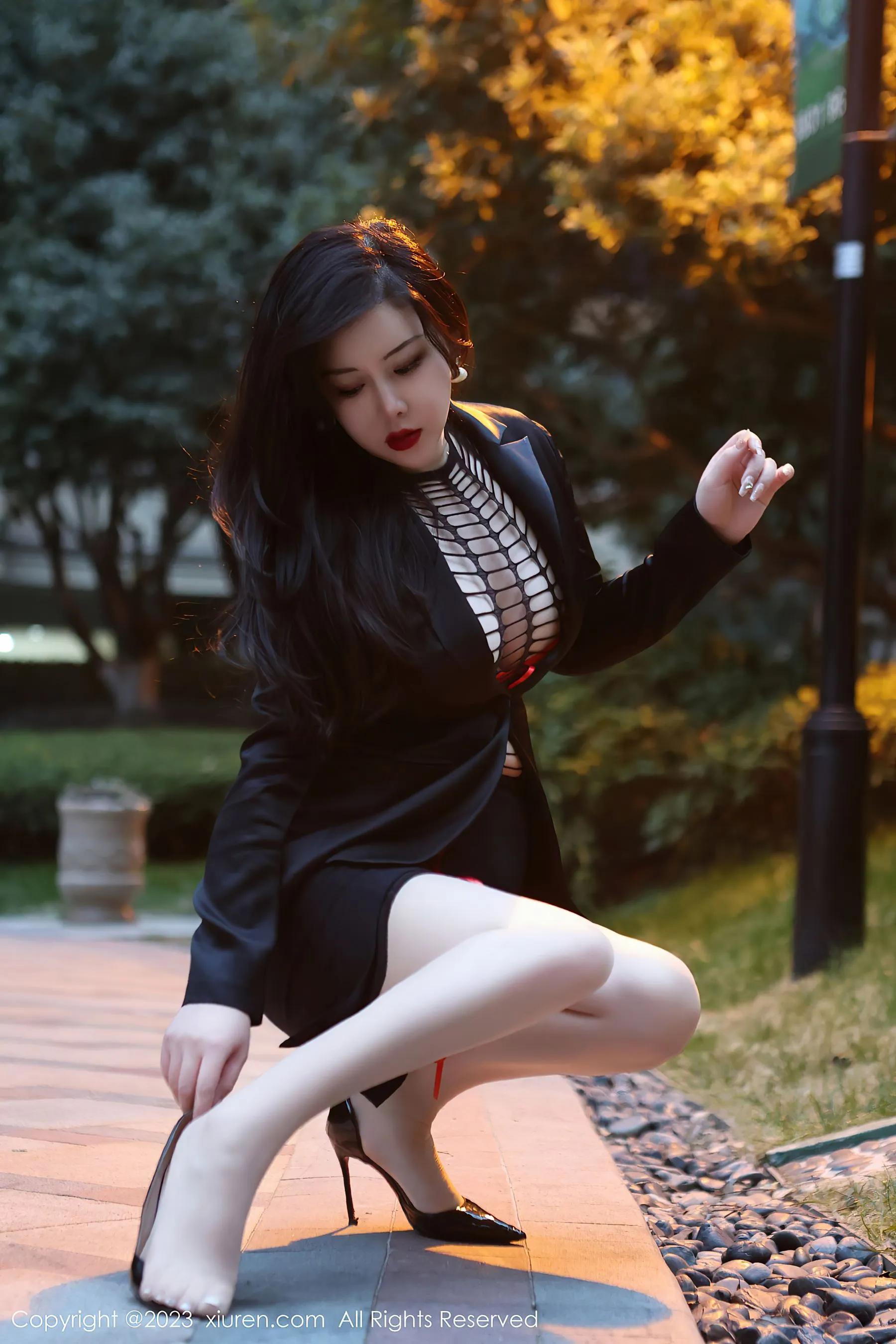  秀人网 No.6421 王婉悠Queen 丝袜OL第30张