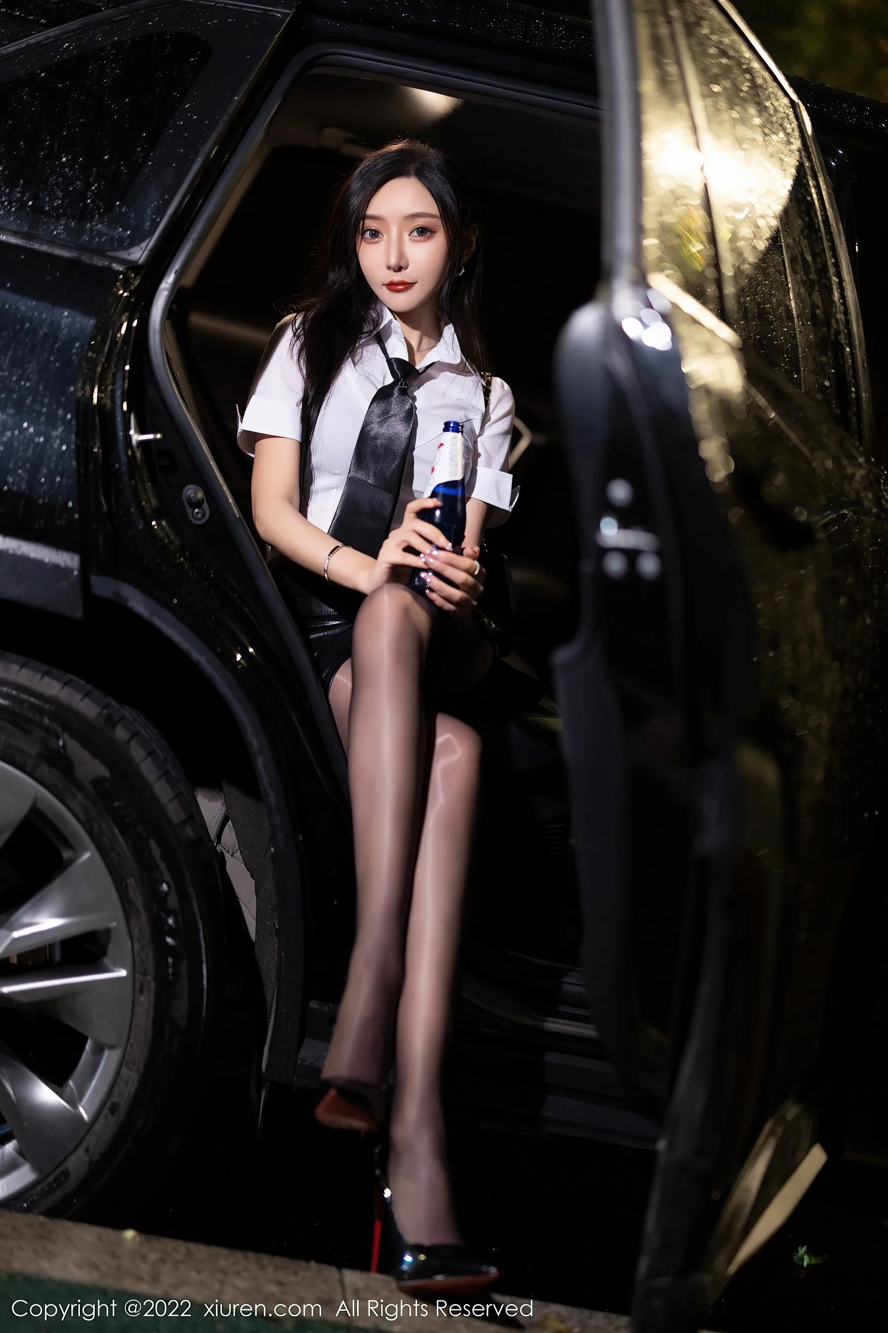  秀人网 No.4879 王馨瑶yanni 黑丝美腿短裙私拍第18张