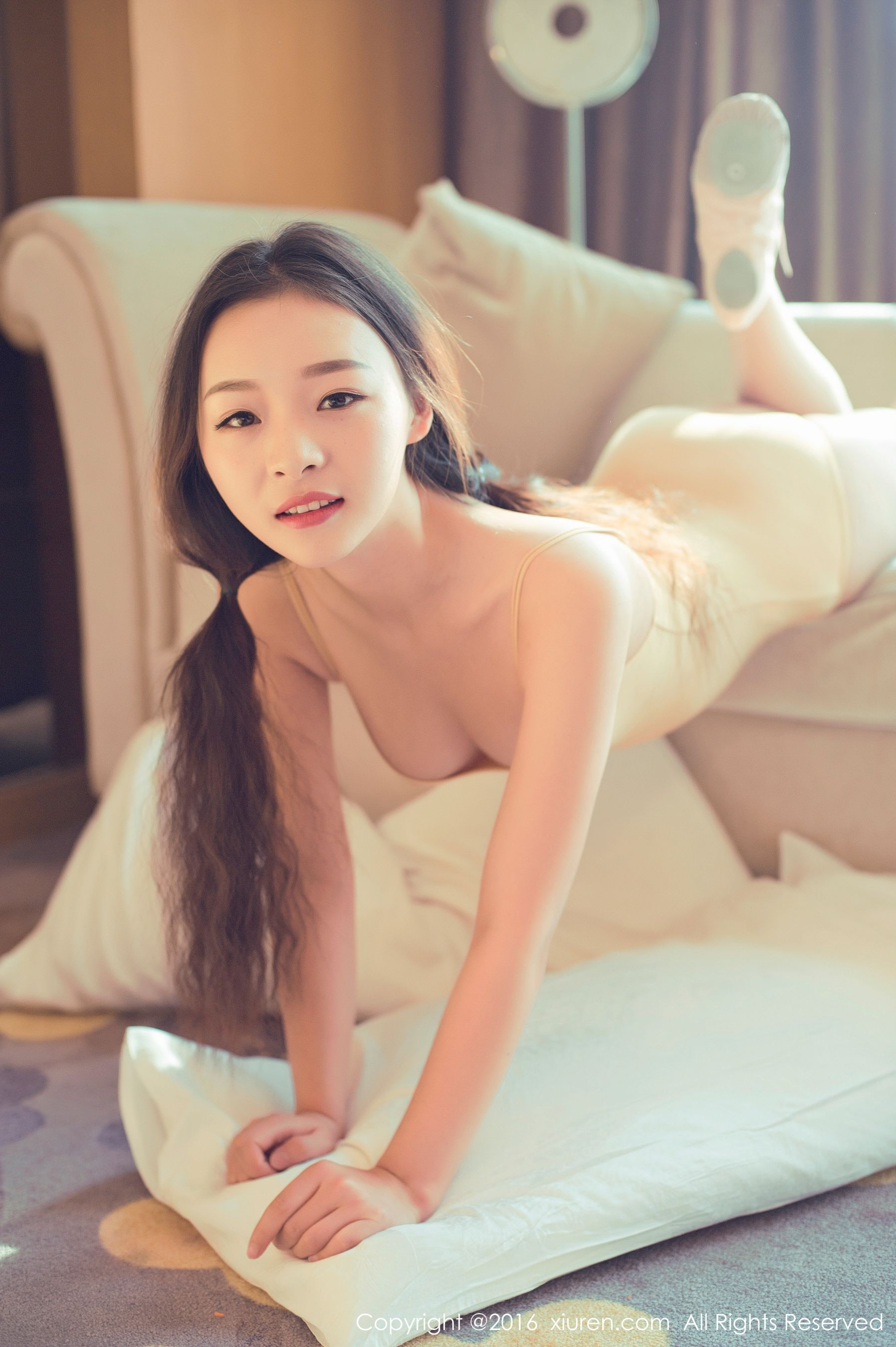  尤Una娜《天然无公害的原装少女》 秀人网 No.648第6张