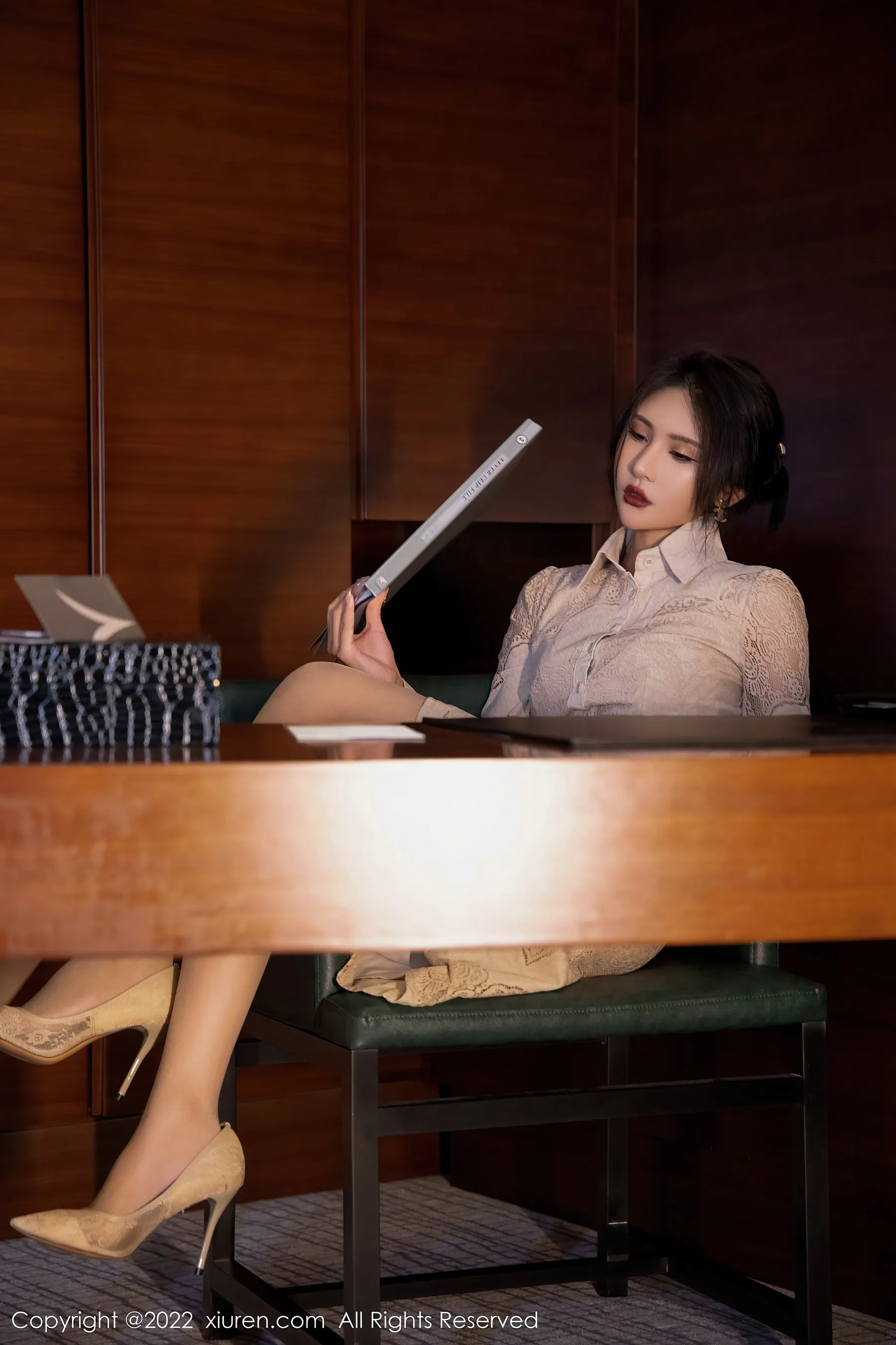  秀人网 No.4874 Emily尹菲 丝袜美腿OL写真第16张