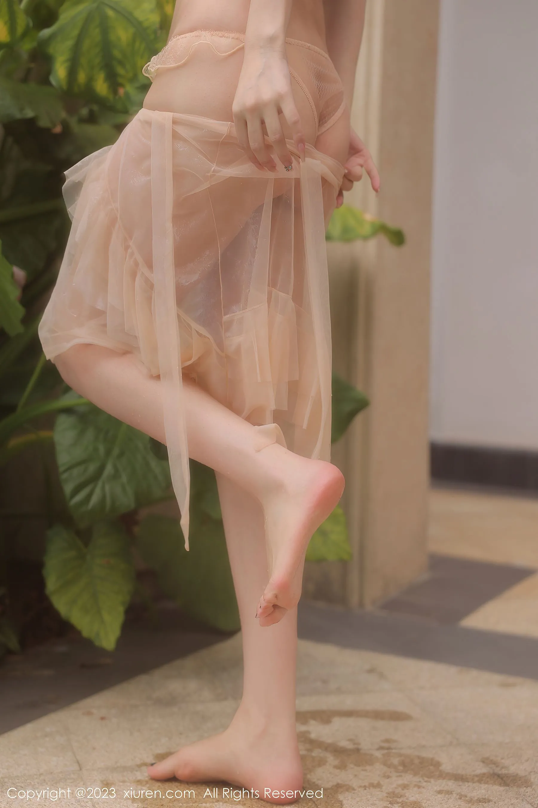  秀人网 No.6370 李雅柔182CM 泳池美腿第12张