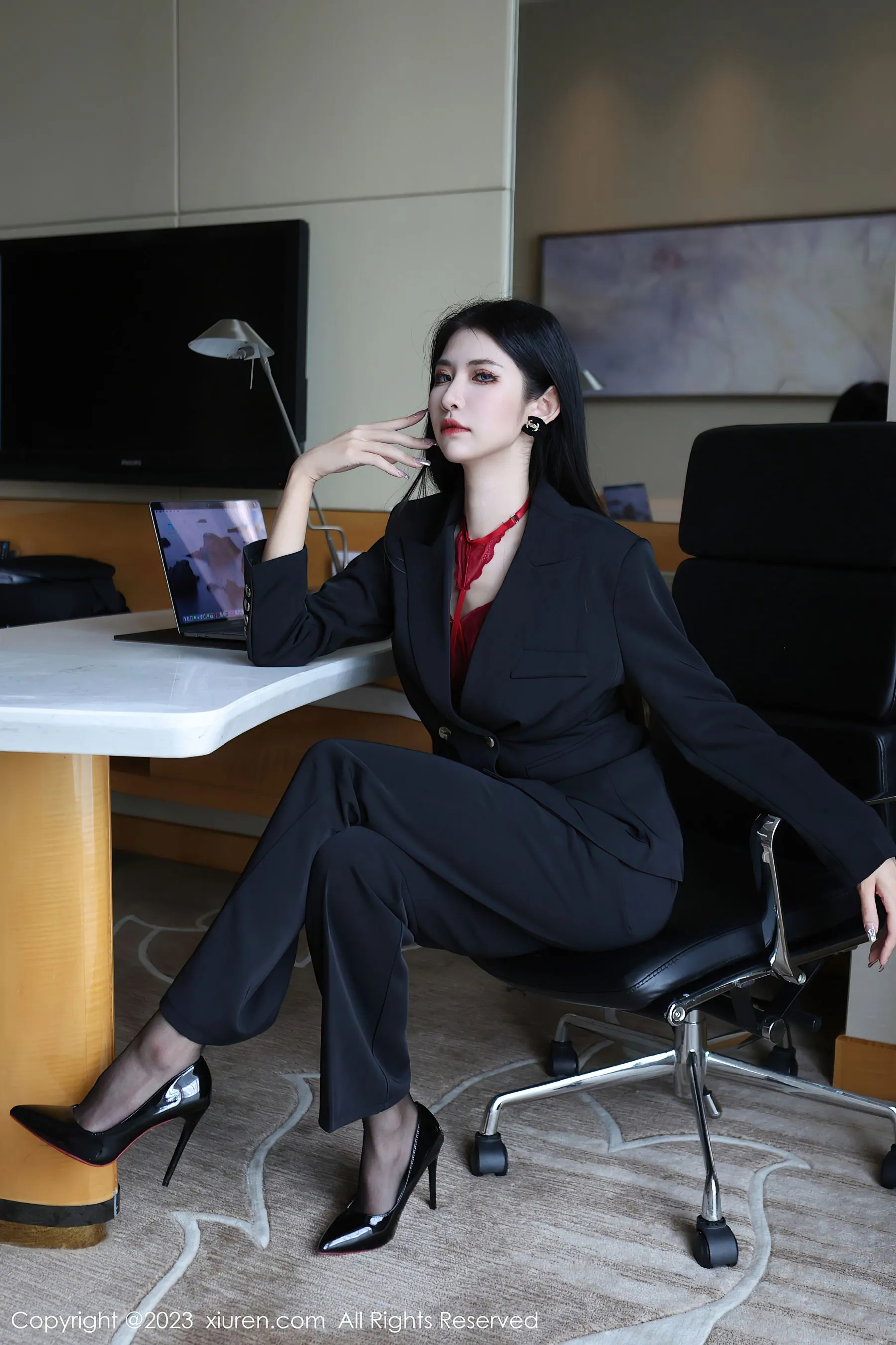  秀人网 No.6402 依娜Yina 美腿新人第27张