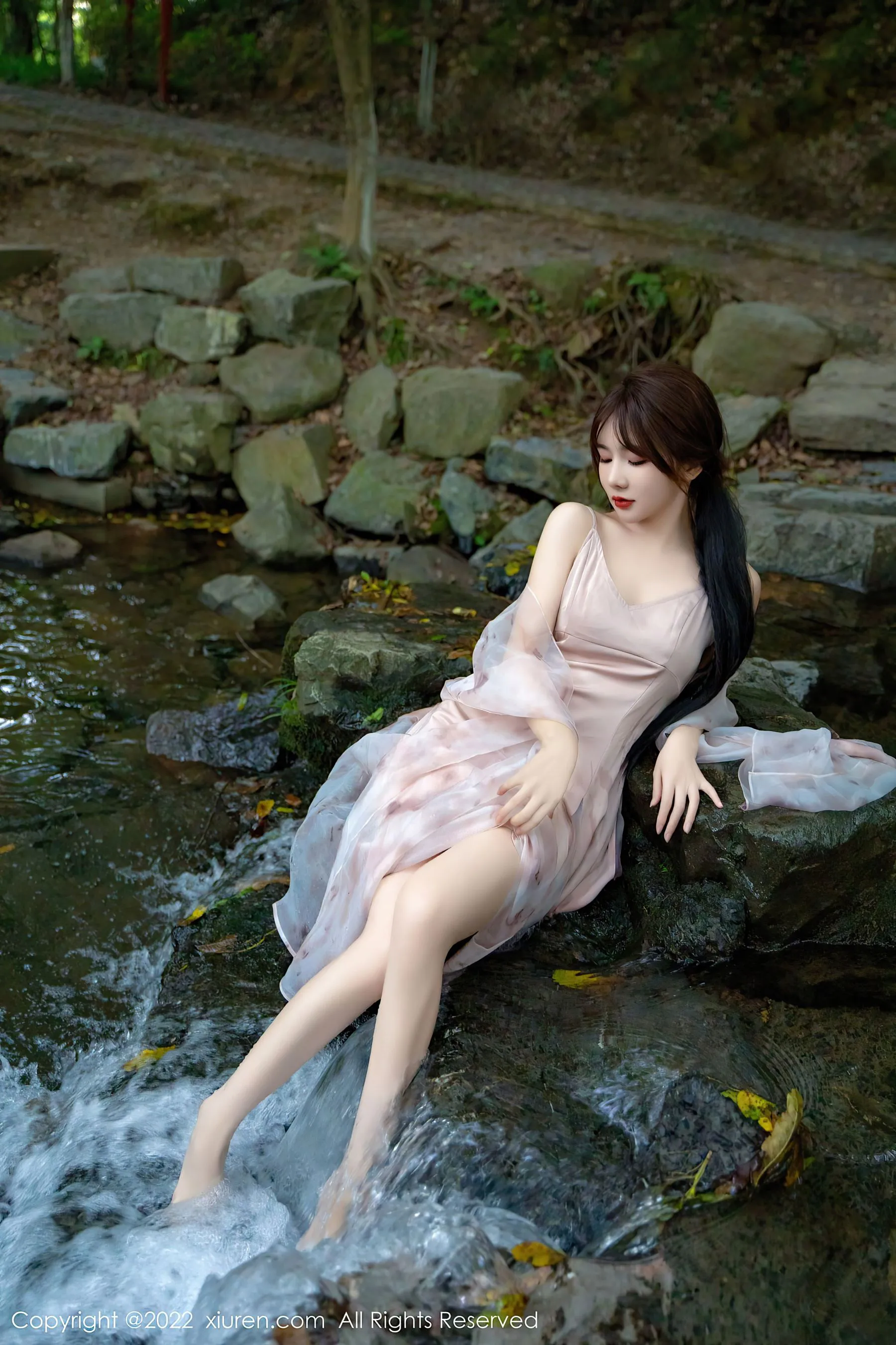  秀人网 No.5690 婠婠么 美腿长裙第27张