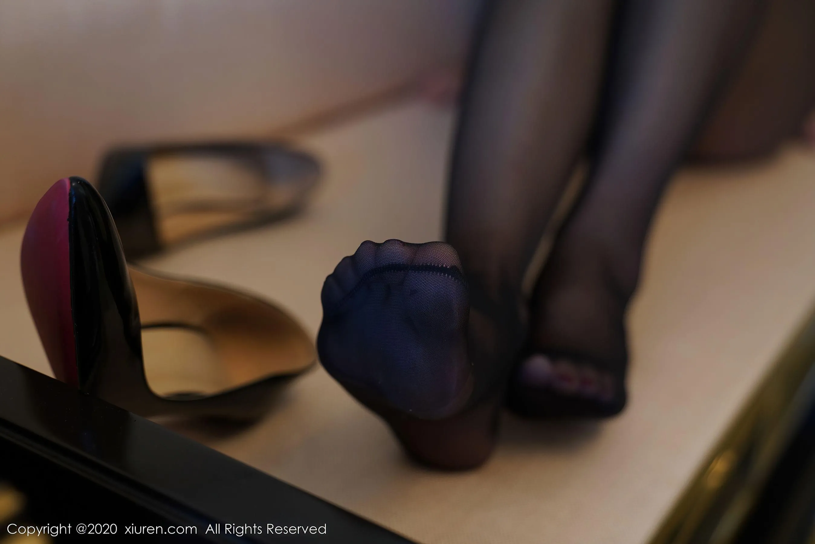 秀人XIUREN No.2354 果儿Victoria第16张