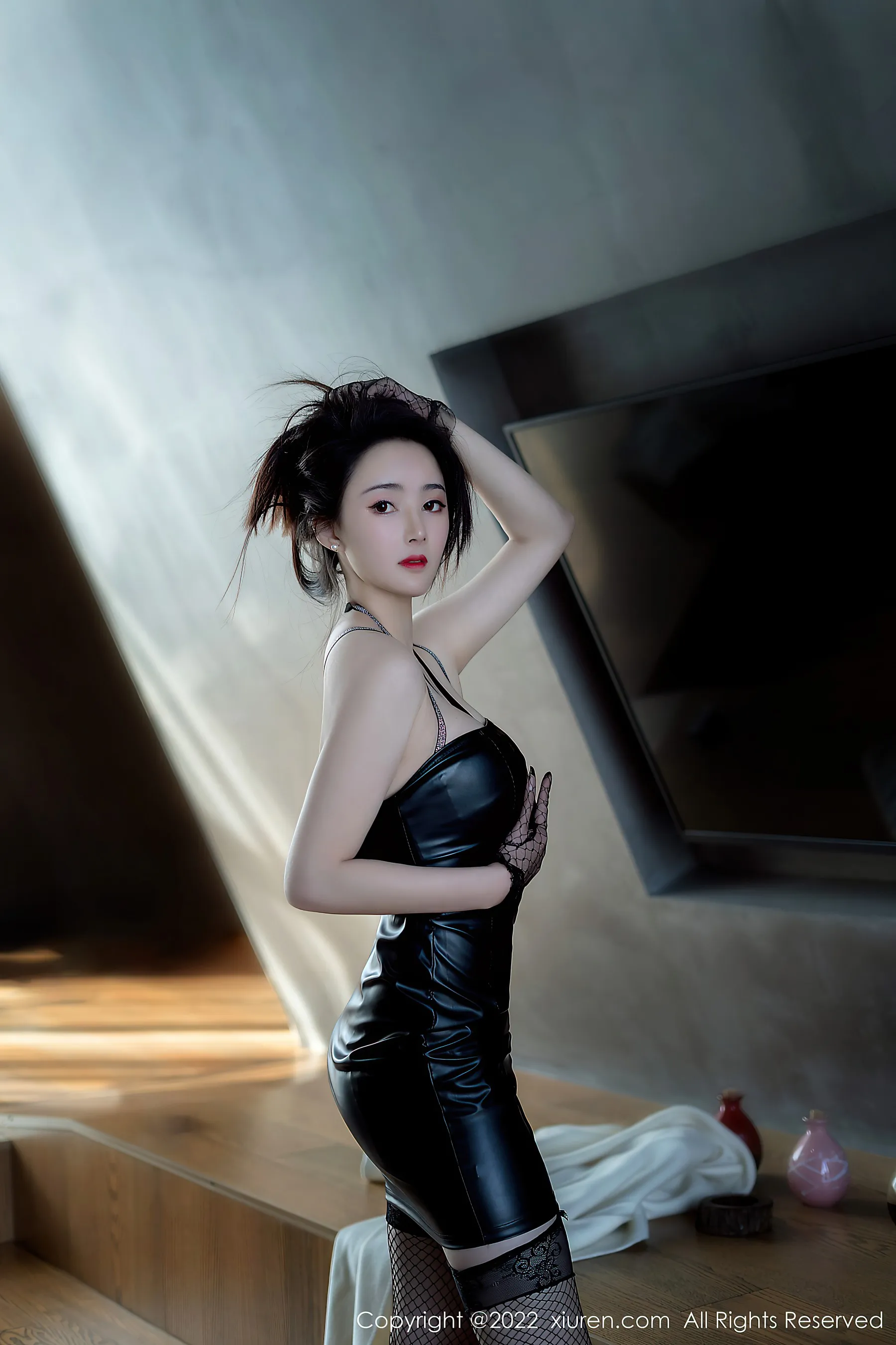  秀人网 No.4779 summer宝宝 黑丝美腿皮衣模特写真第13张