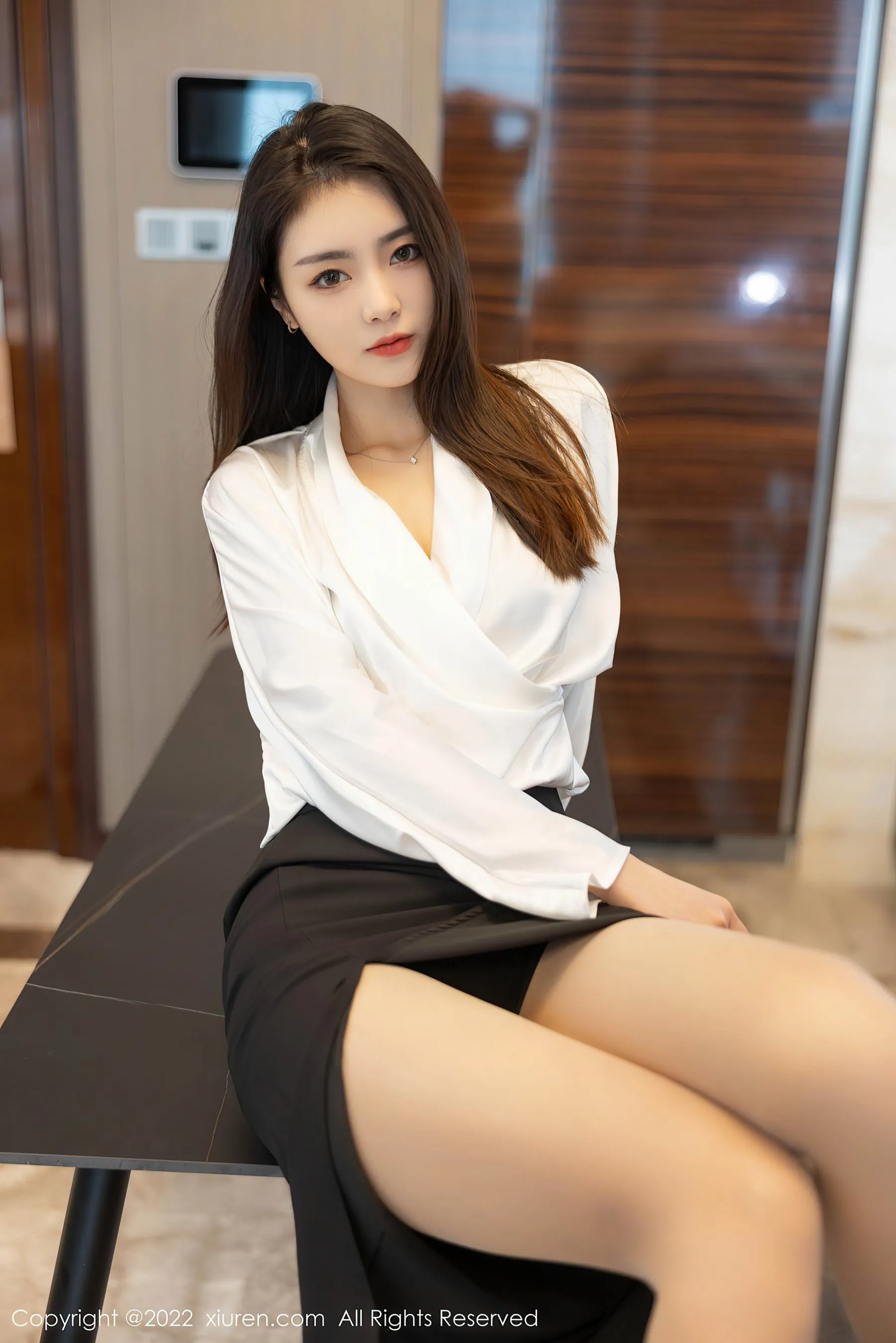  秀人网 No.4869 可樂Vicky 长发美女丝袜美腿写真第14张