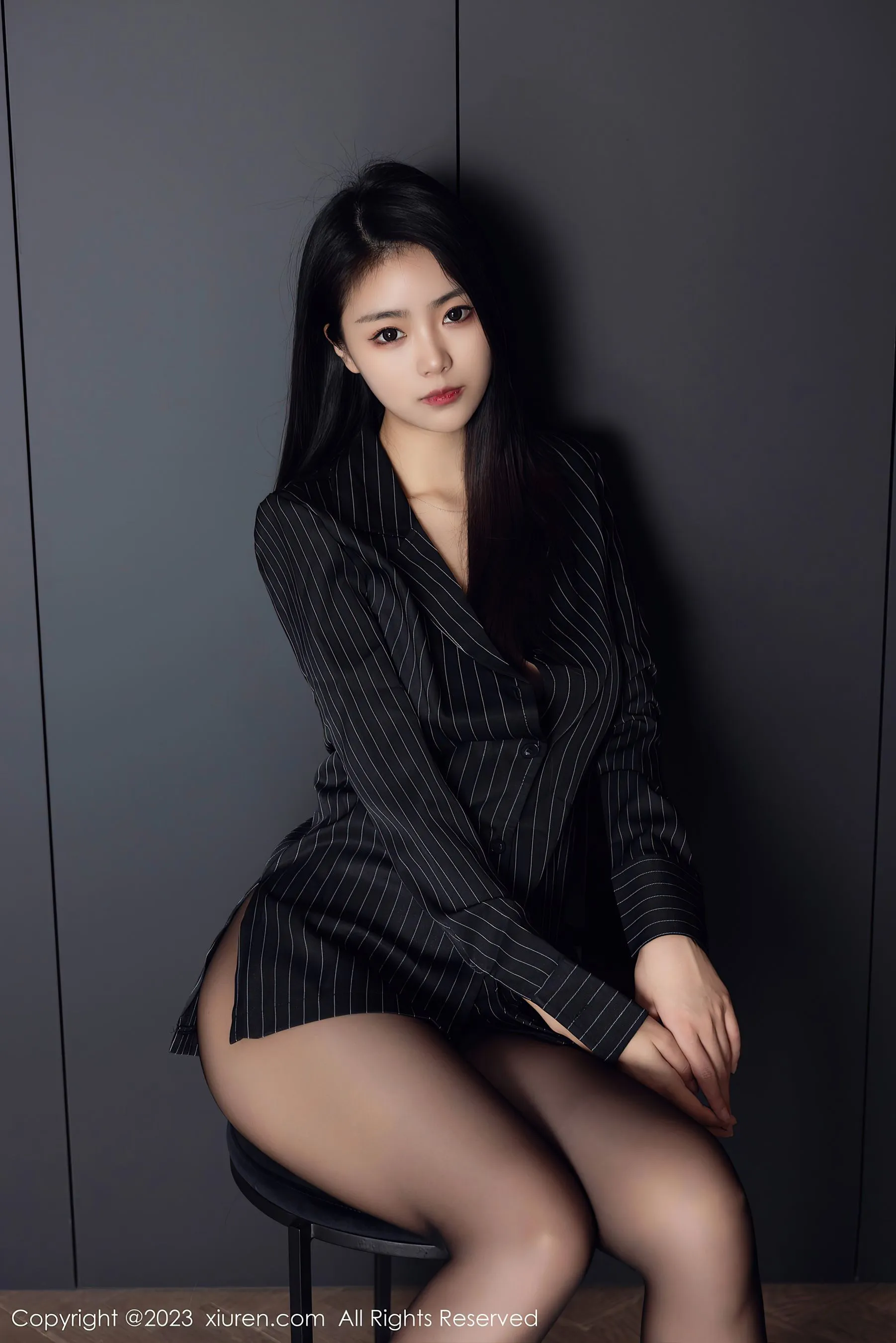  秀人网 No.6677 可樂Vicky 黑丝美腿第17张