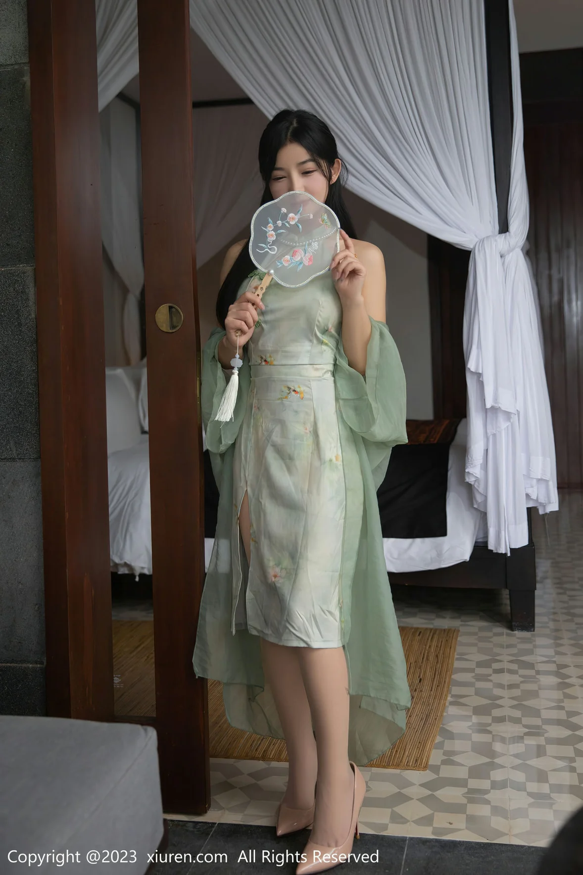  XiuRen 秀人 No.6880 谭小灵 古装薄纱水中场景拍摄 [81P]第1张