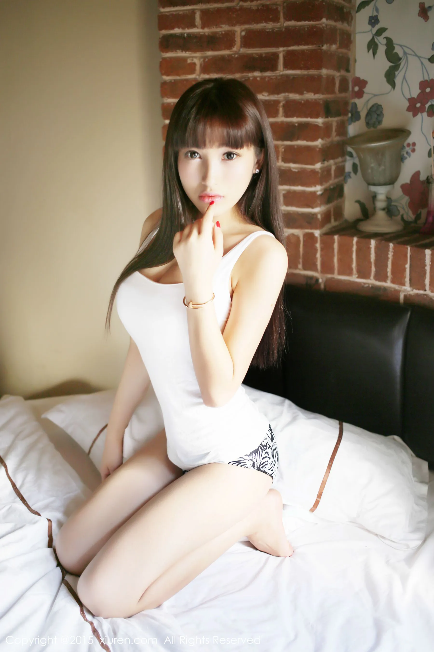  Nic妮可可《白色小背心+护士装》 秀人网 No.389第2张