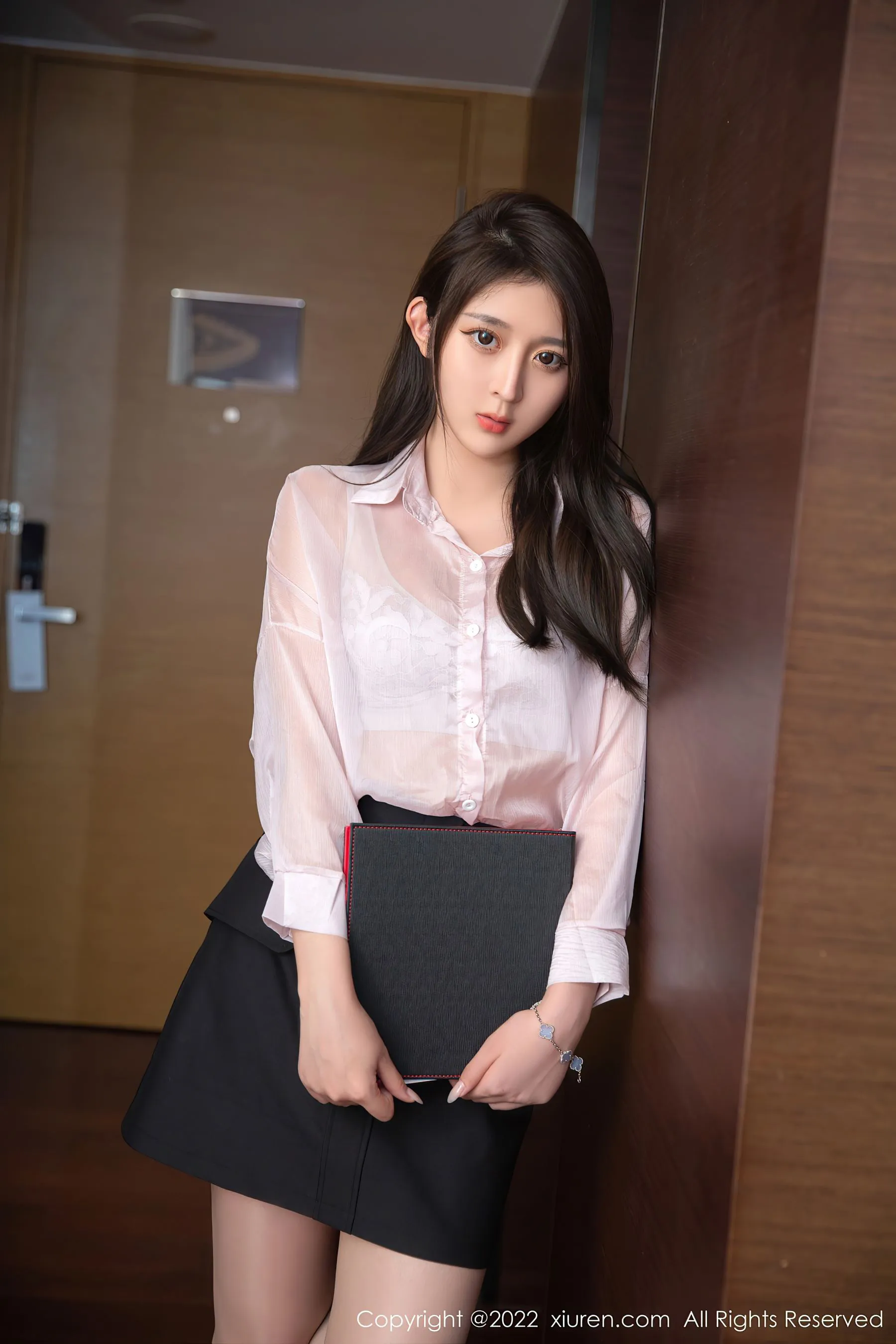  秀人网 No.5741 夏甜甜 短裙丝袜第18张