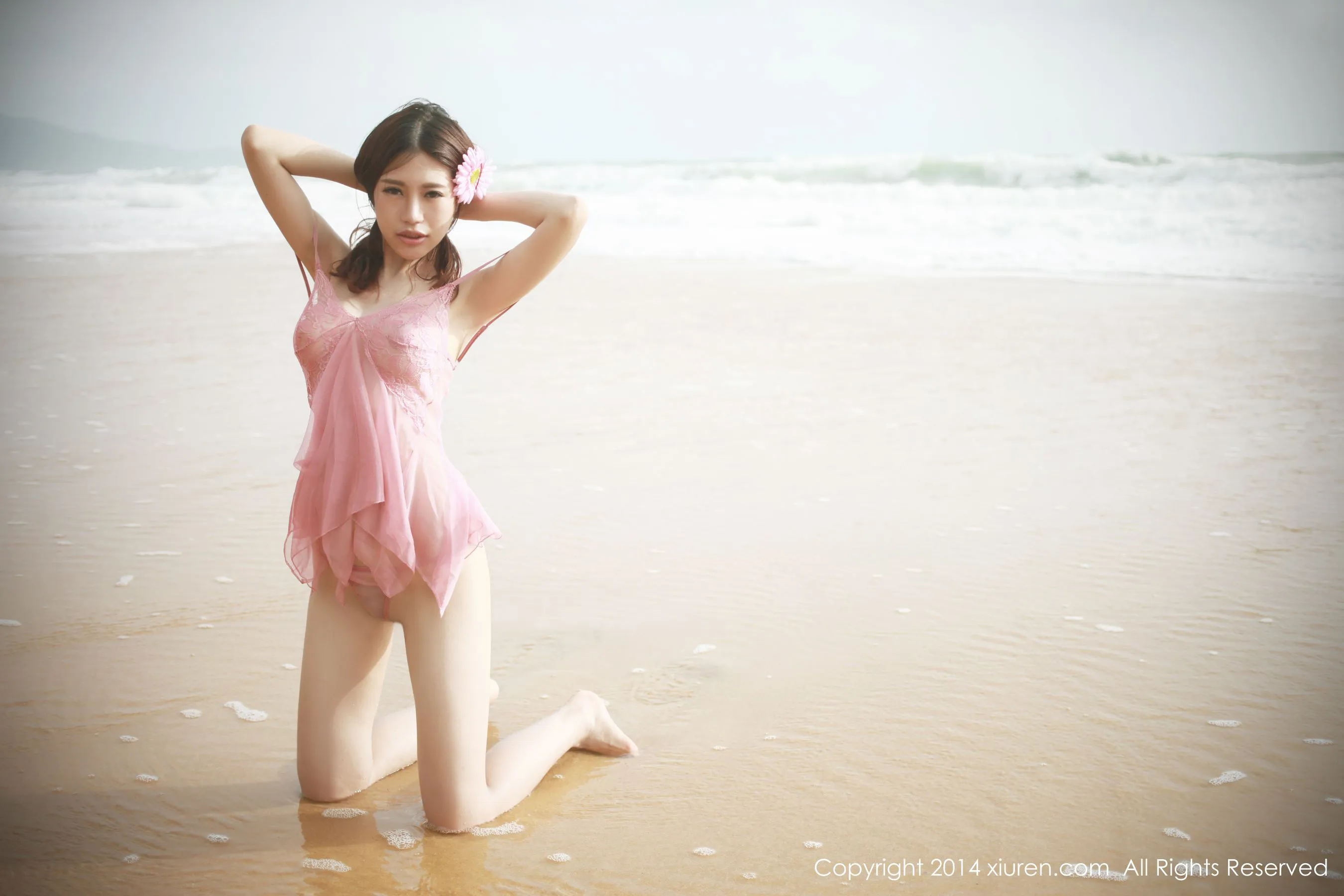  绮里嘉ula《海边风情~~》 秀人网 No.188第14张