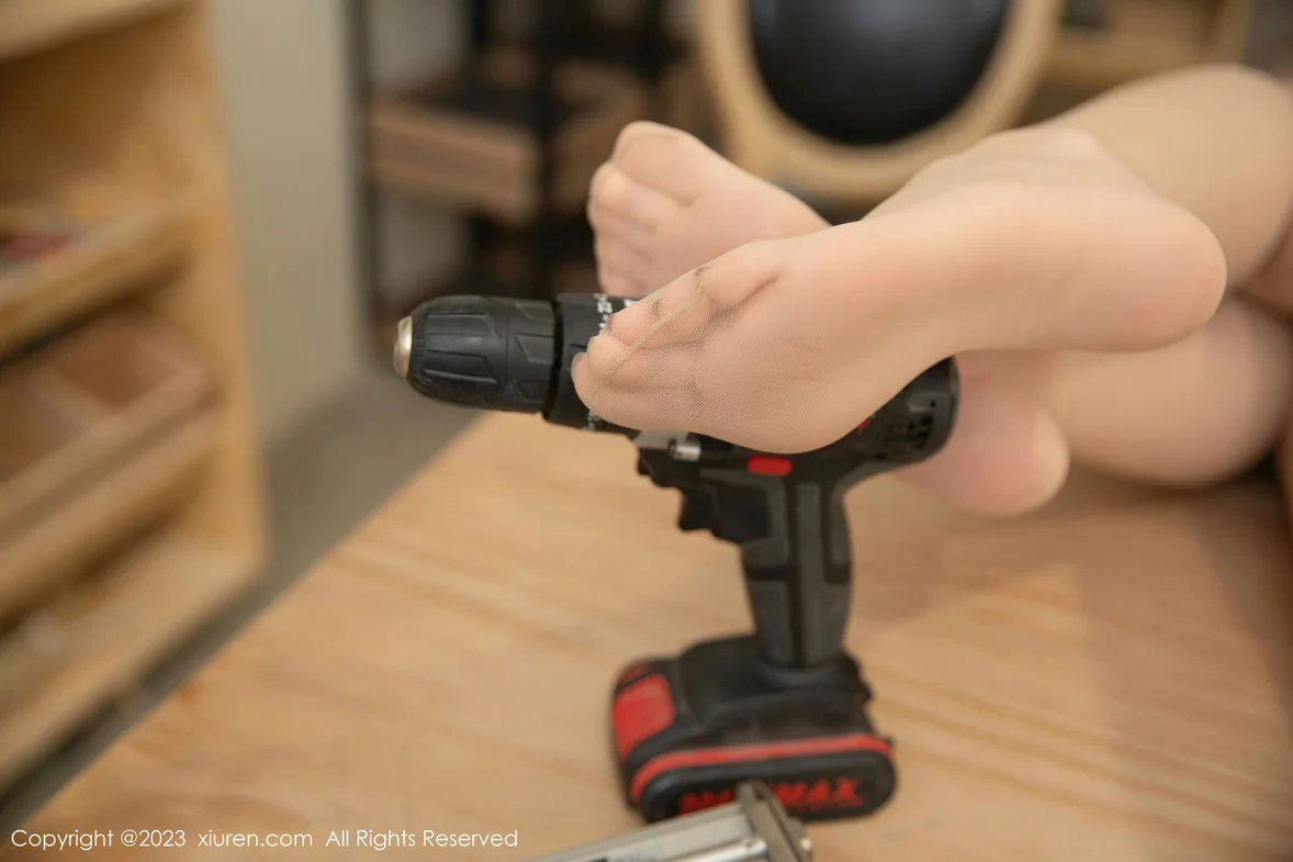  XiuRen 秀人 No.6835 是小逗逗 咖啡色工匠服十二月旅拍 [79P]第21张