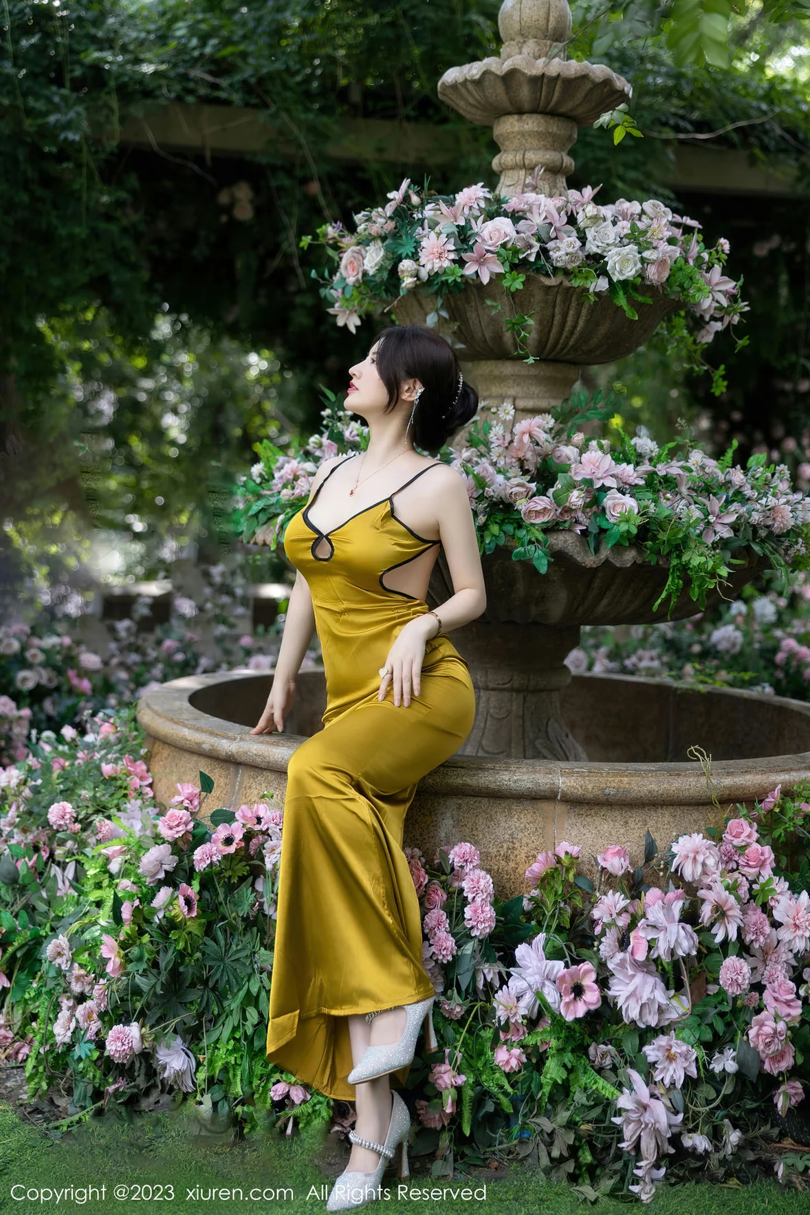  XiuRen 秀人 No.7302 诗诗kiki 吊带长裙性感写真 [84P]第11张