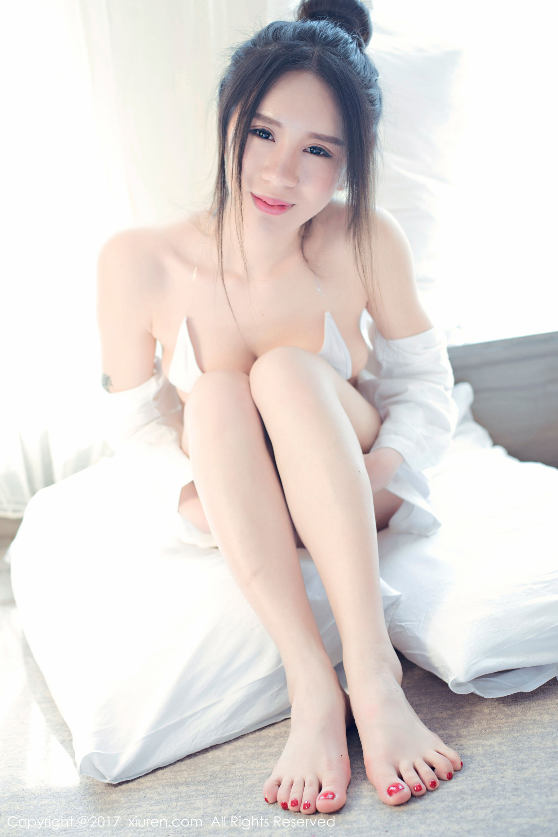  欧阳若依《白色比基尼和大尺度蕾丝女仆死库水》 秀人网XIUREN No.715第1张