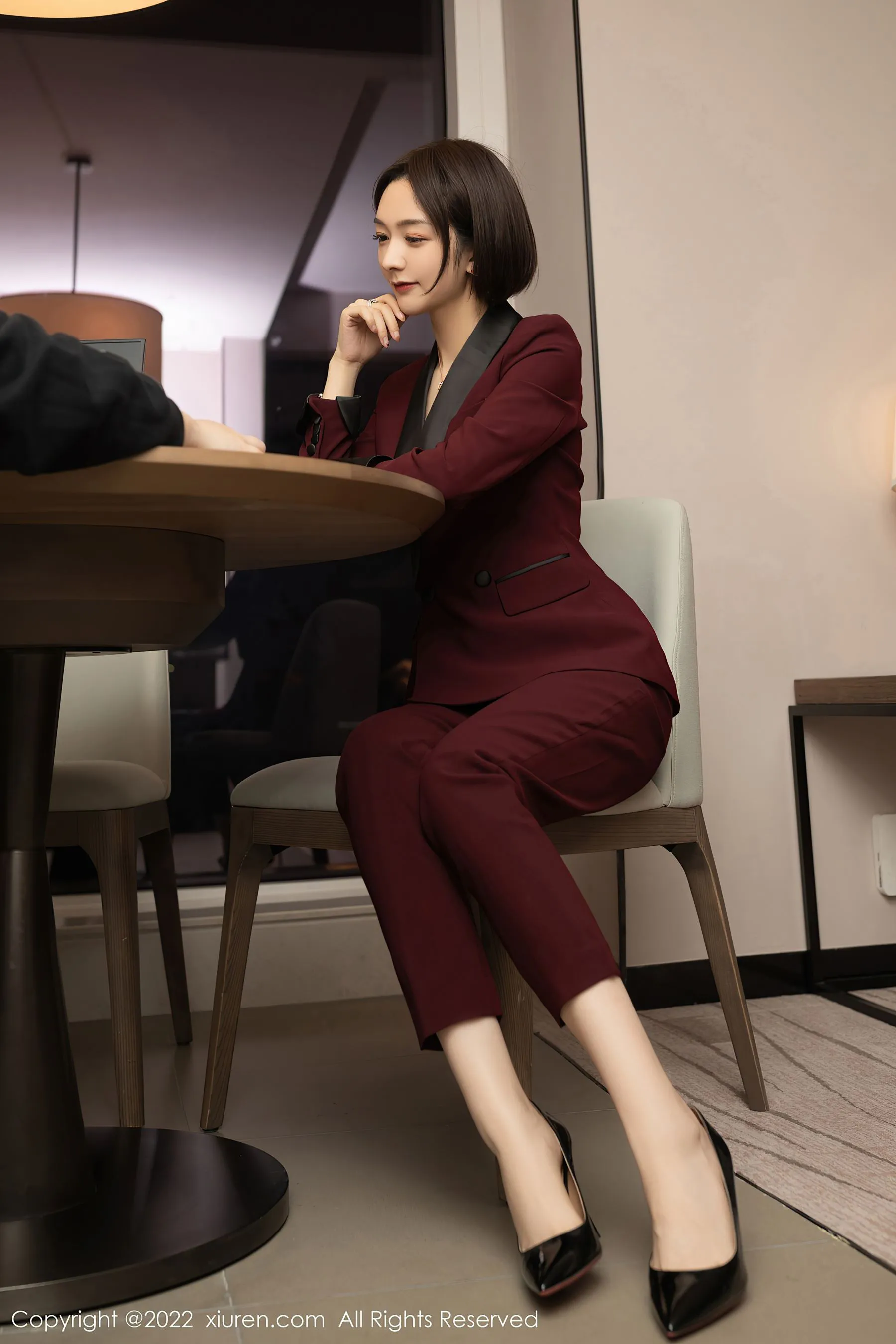 秀人网 No.5111 Angela00 OL美腿第19张