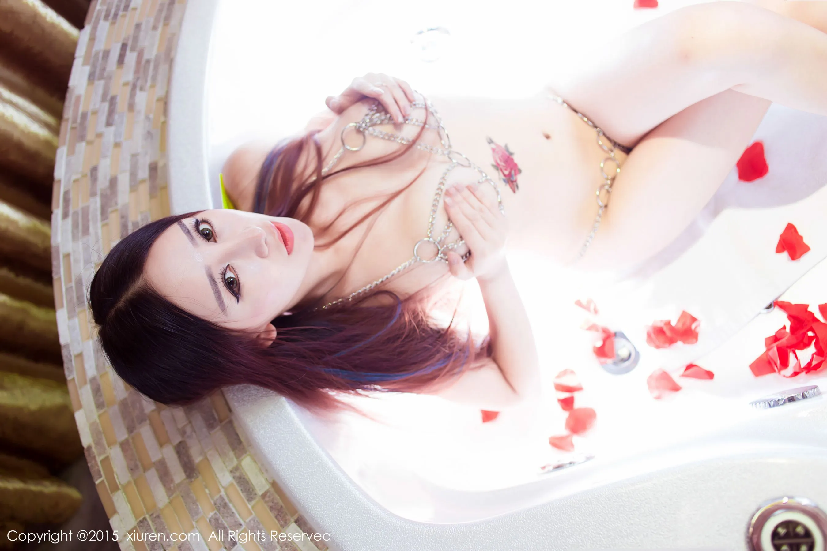  邹晶晶女王《室内性感睡衣+浴缸系列》 秀人网 No.411第16张