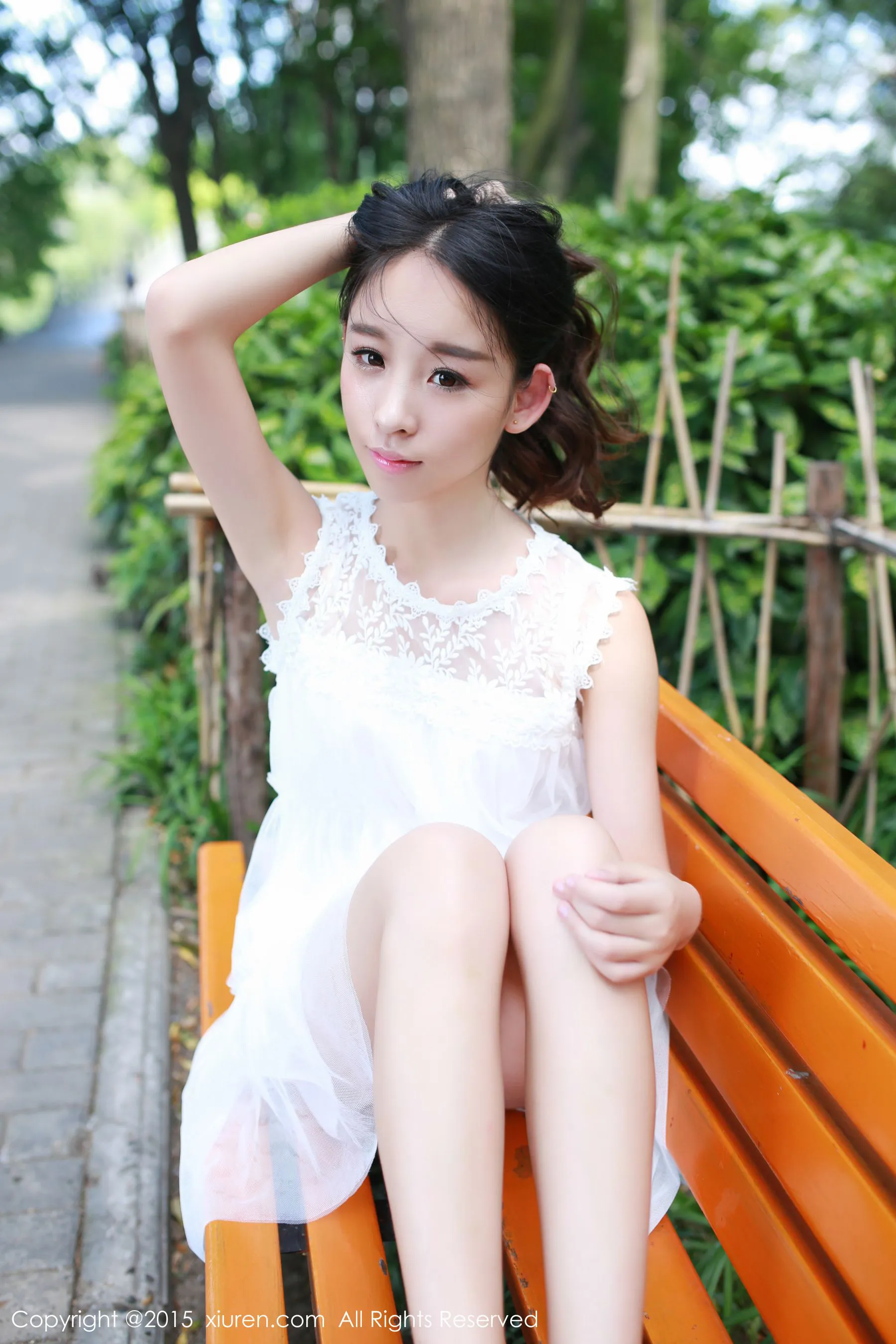  梓萱Crystal《小清新外拍~ 野外露出》 秀人网 No.371第5张