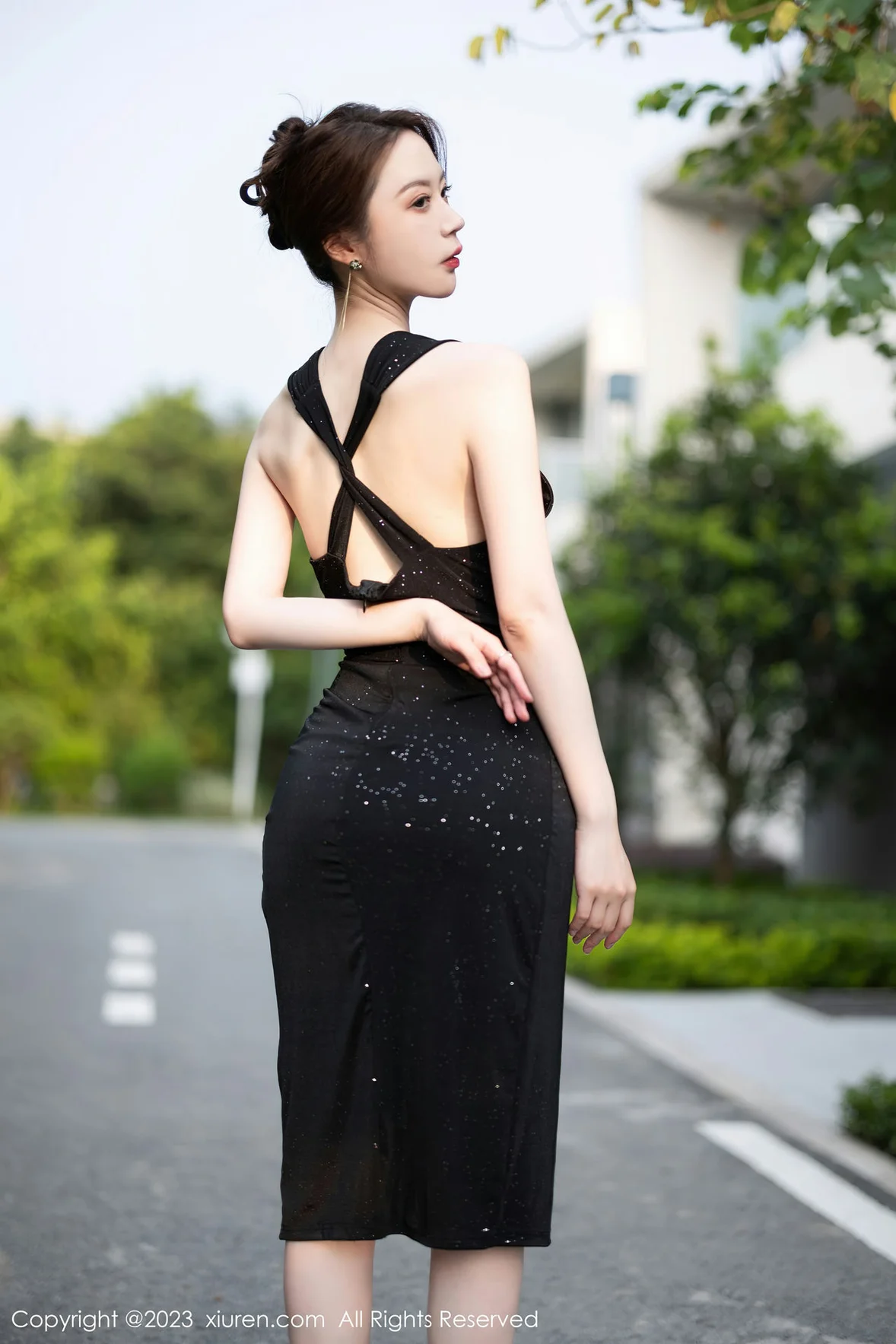  XiuRen 秀人 No.7031 梦心玥 黑色连衣长裙性感写真 [86P]第1张