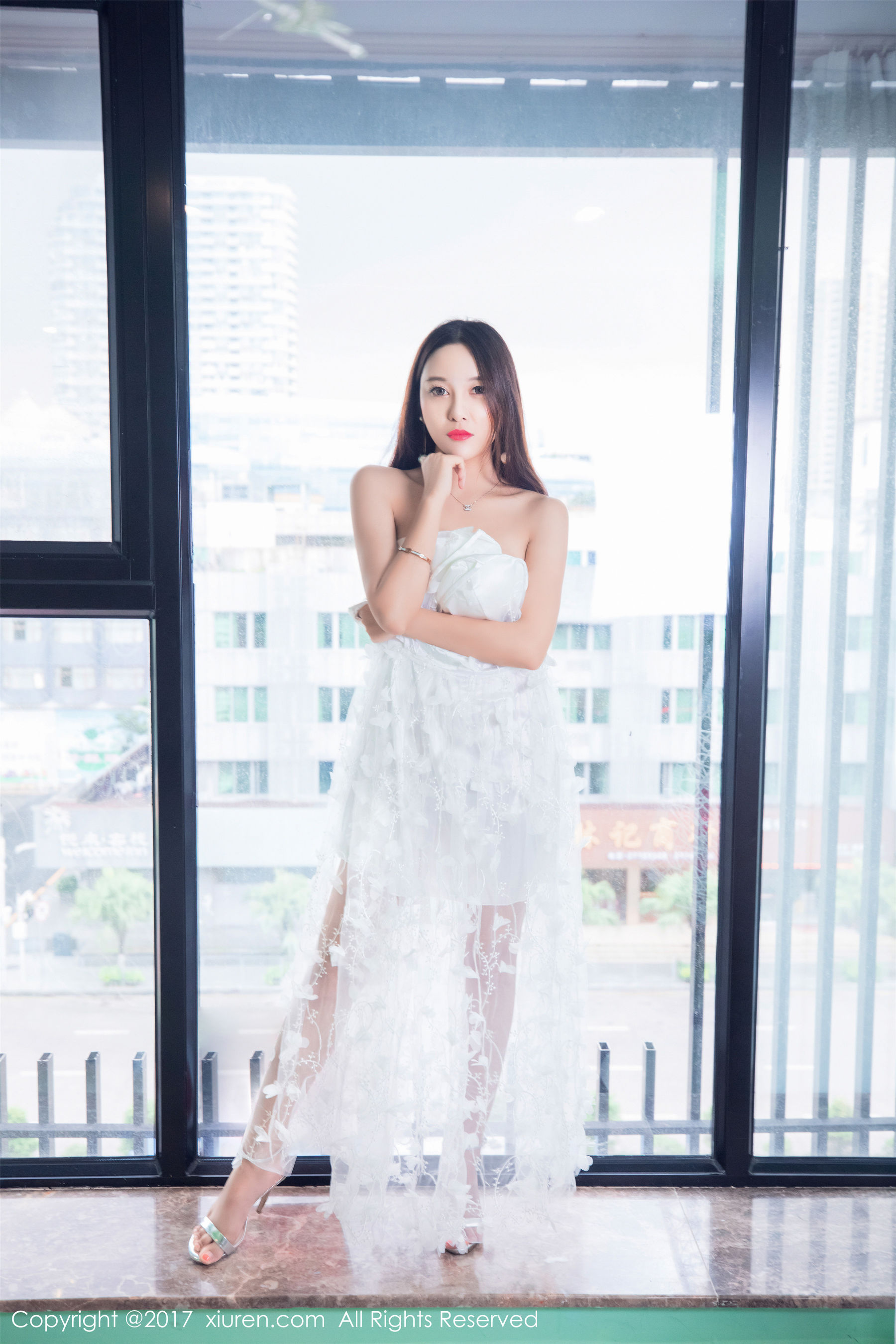  李梓熙《花仙子+迷人的小妖精》 秀人网XIUREN No.798第2张