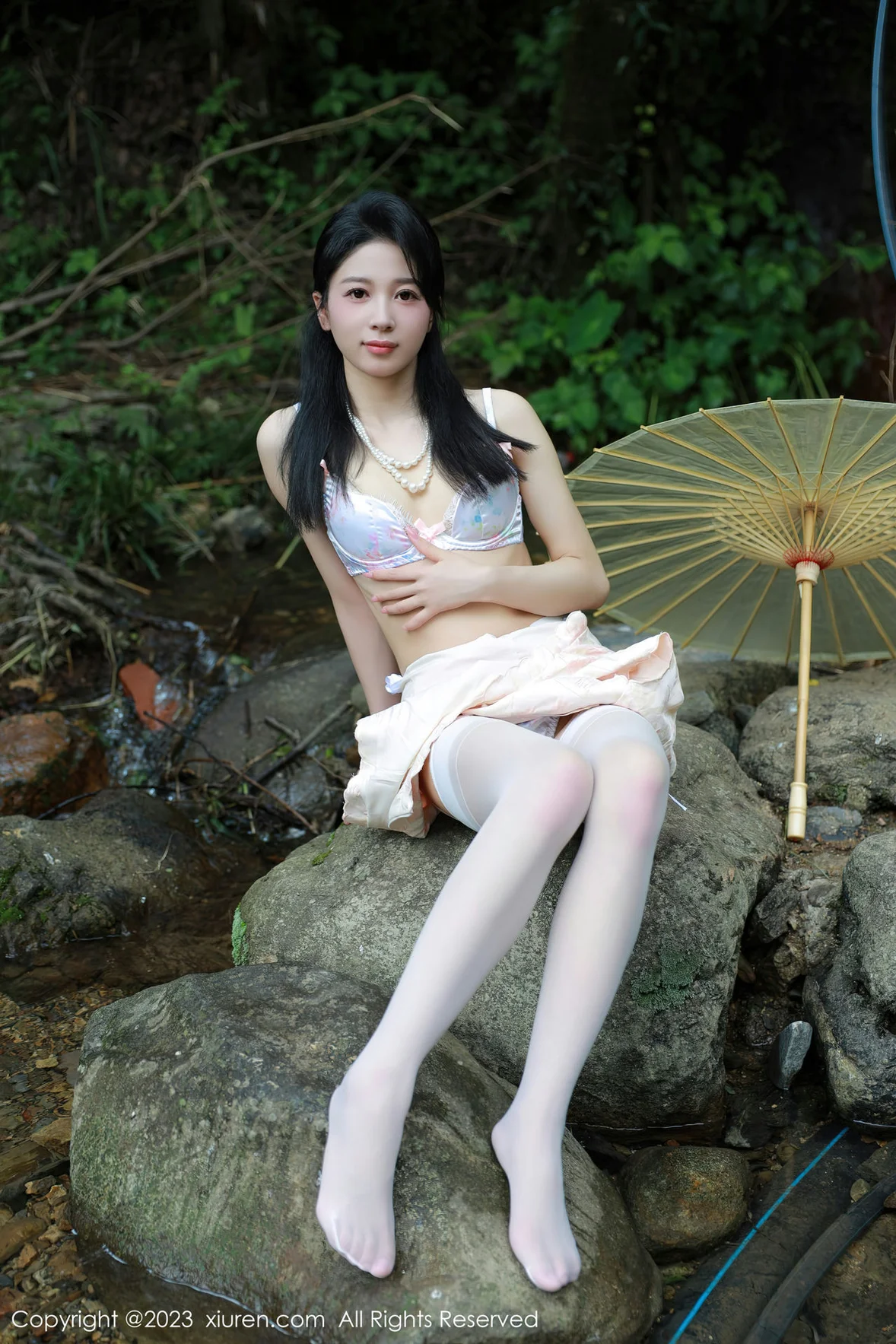  XiuRen 秀人 No.7234 糖豆sisi 户外溪边白色旗袍服饰 [61P]第7张