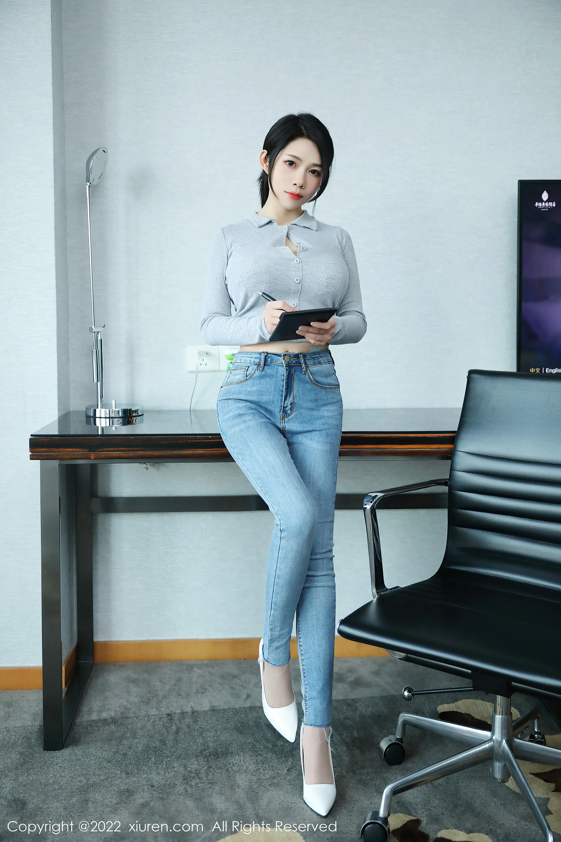  秀人网 No.4711 娜娜子呀 丝袜美腿牛仔裤写真第19张