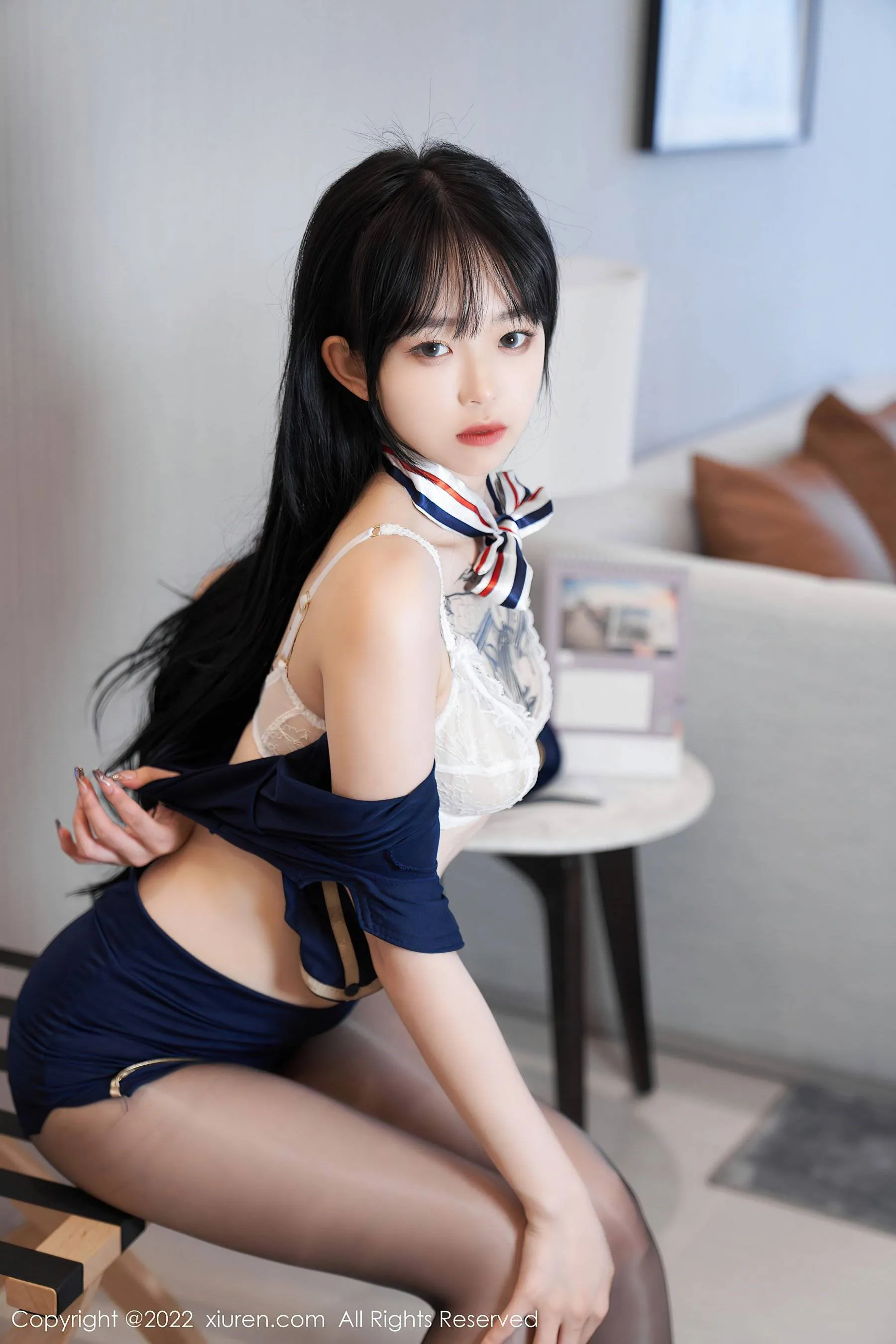  秀人网 No.5352 奶瓶. 制服美腿