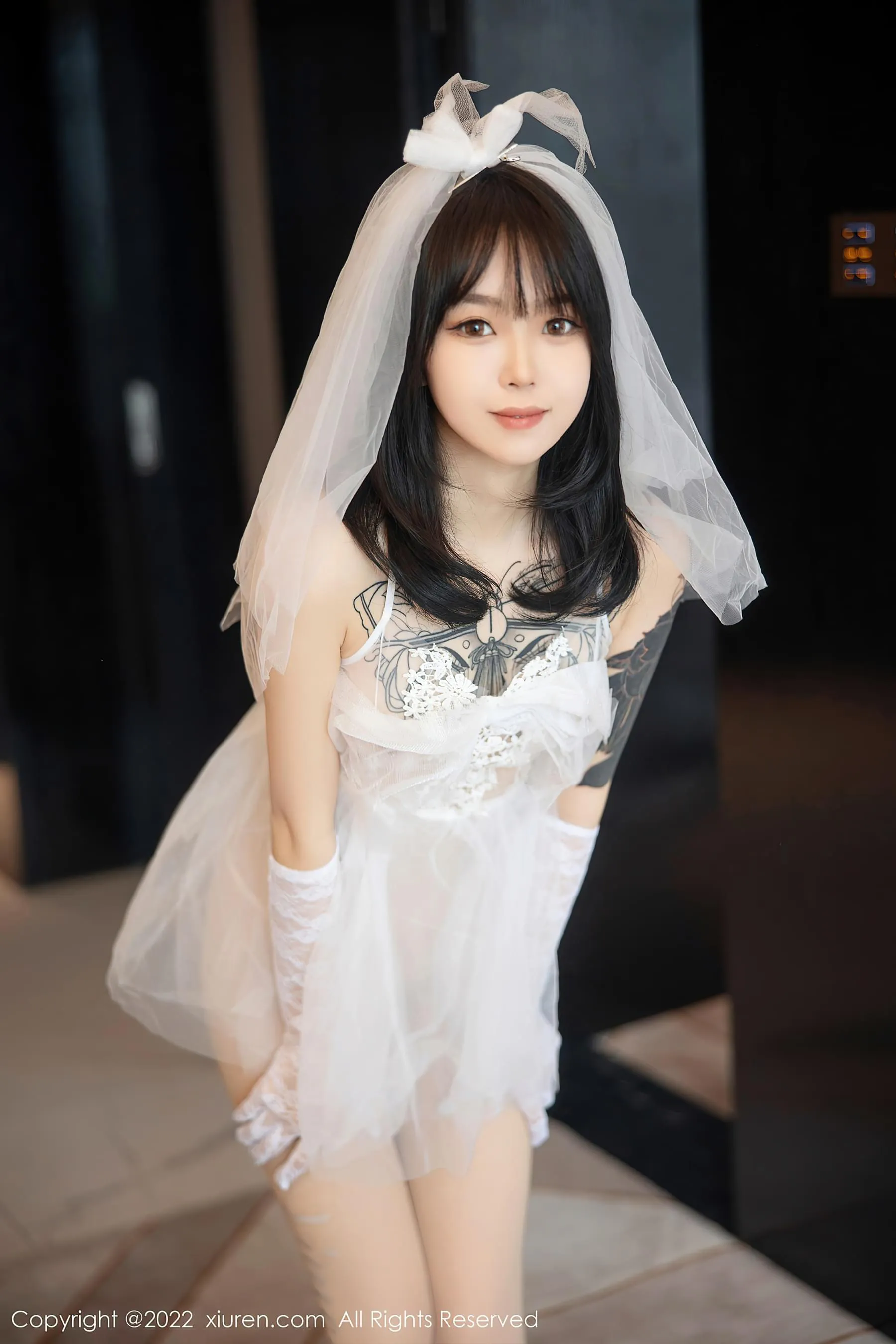  秀人网 No.5212 奶瓶. 婚纱服美腿