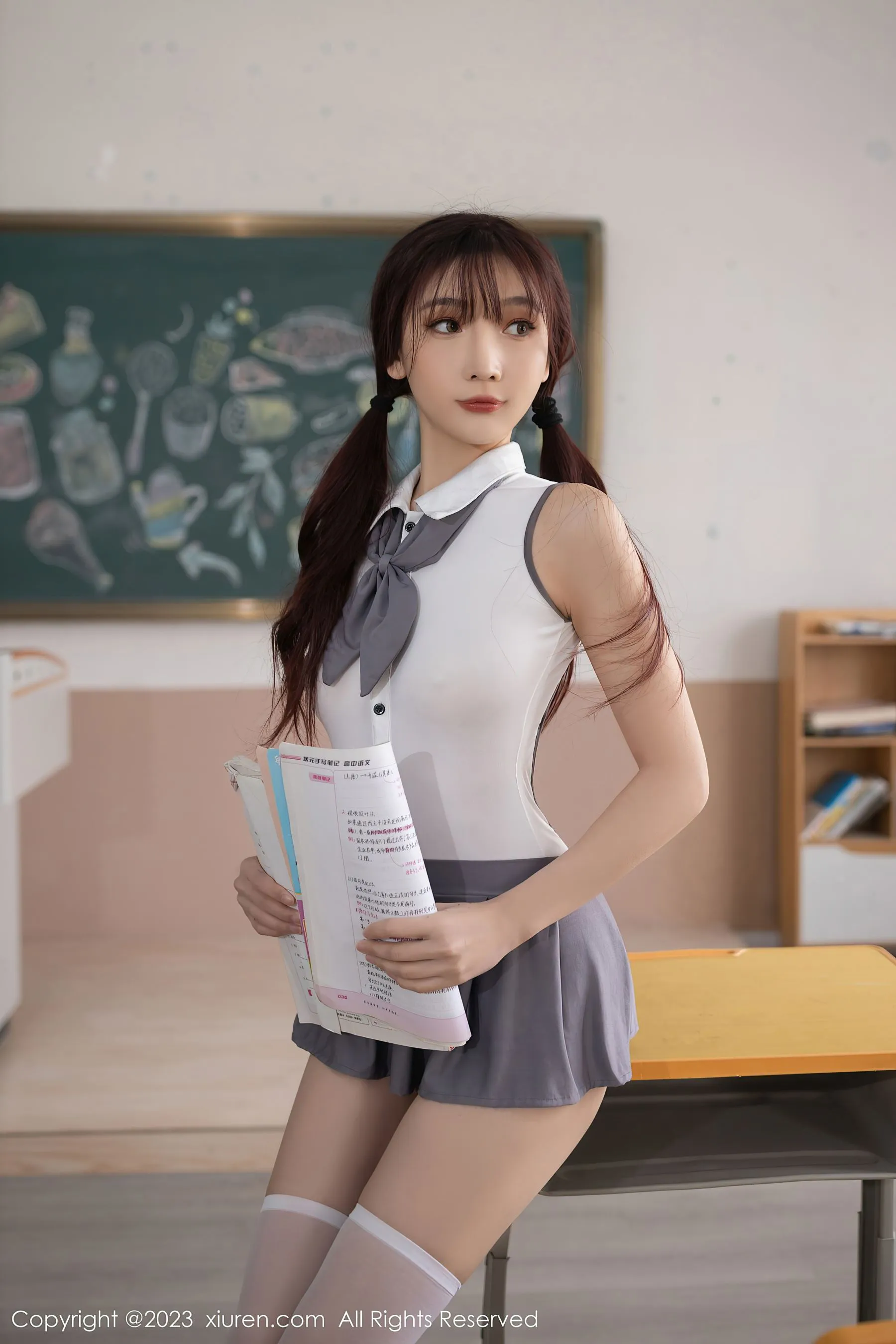  秀人网 No.6353 陆萱萱 短裙美腿