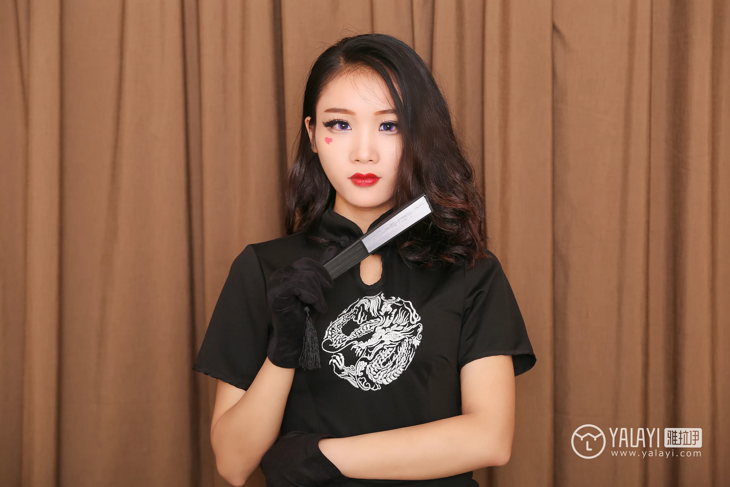 [YALAYI雅拉伊]NO.028 禁欲系旗袍 兔洱 黑色紧身旗袍加肉色丝袜美腿性感私房写真集第3张