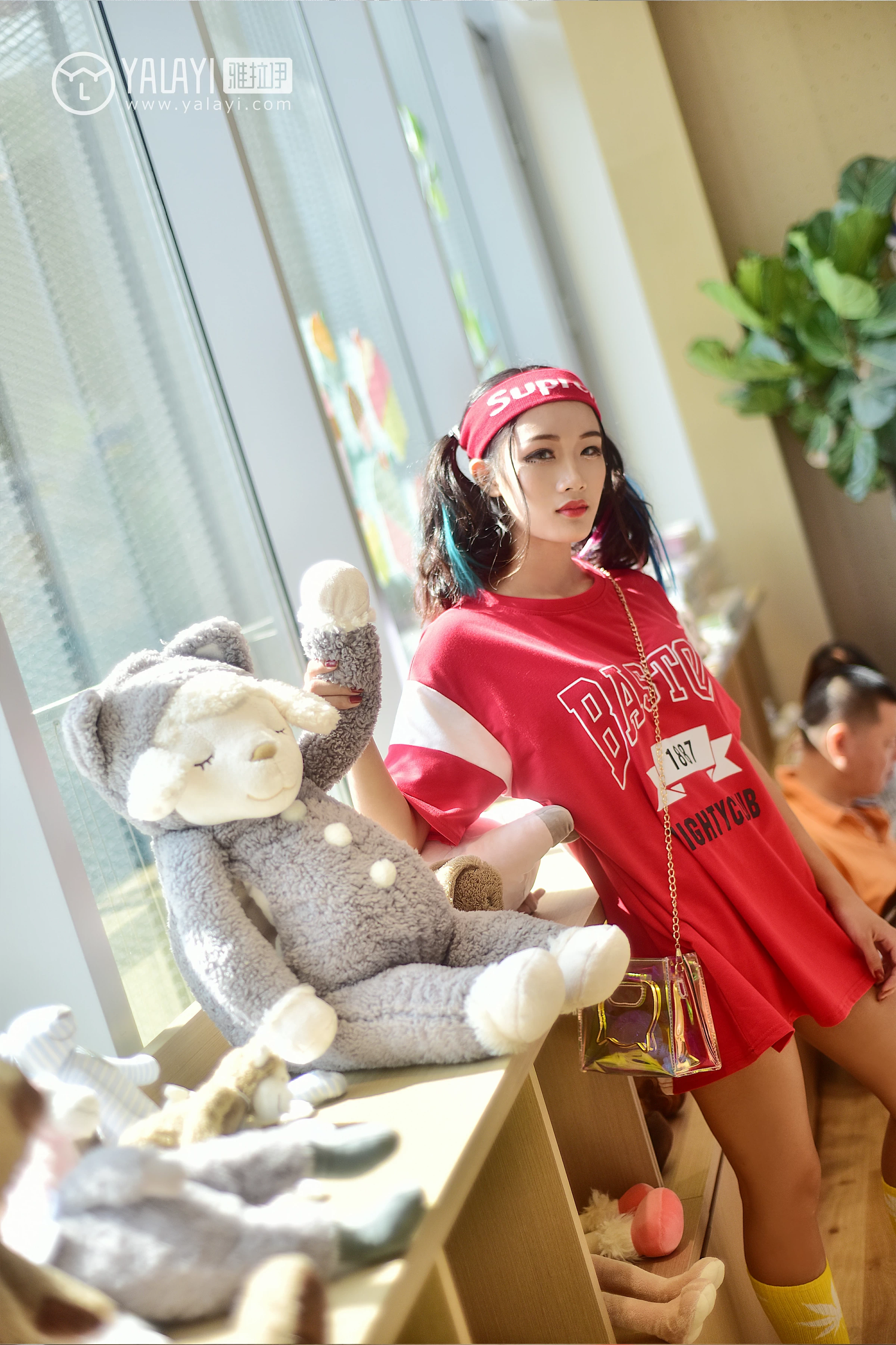 [YALAYI雅拉伊]NO.031 周末时光 兔洱 红色短袖加牛仔热裤性感私房写真集第11张