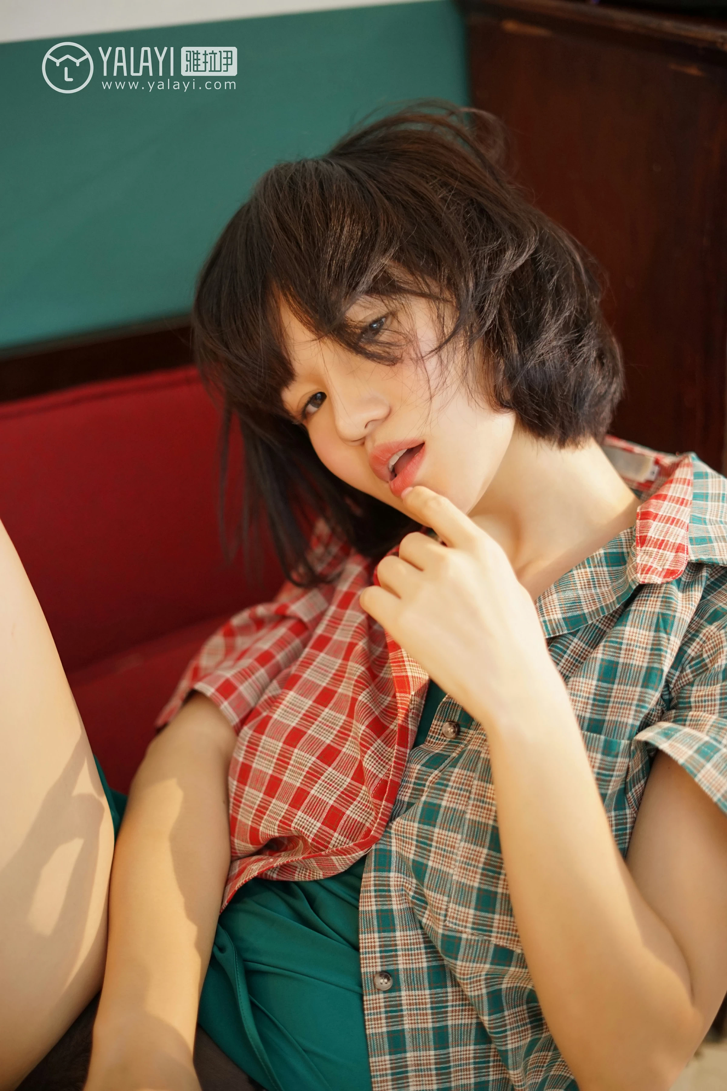 [YALAYI雅拉伊]NO.033 堕落天使 多香子 红色衬衫加吊带睡衣性感私房写真集第10张