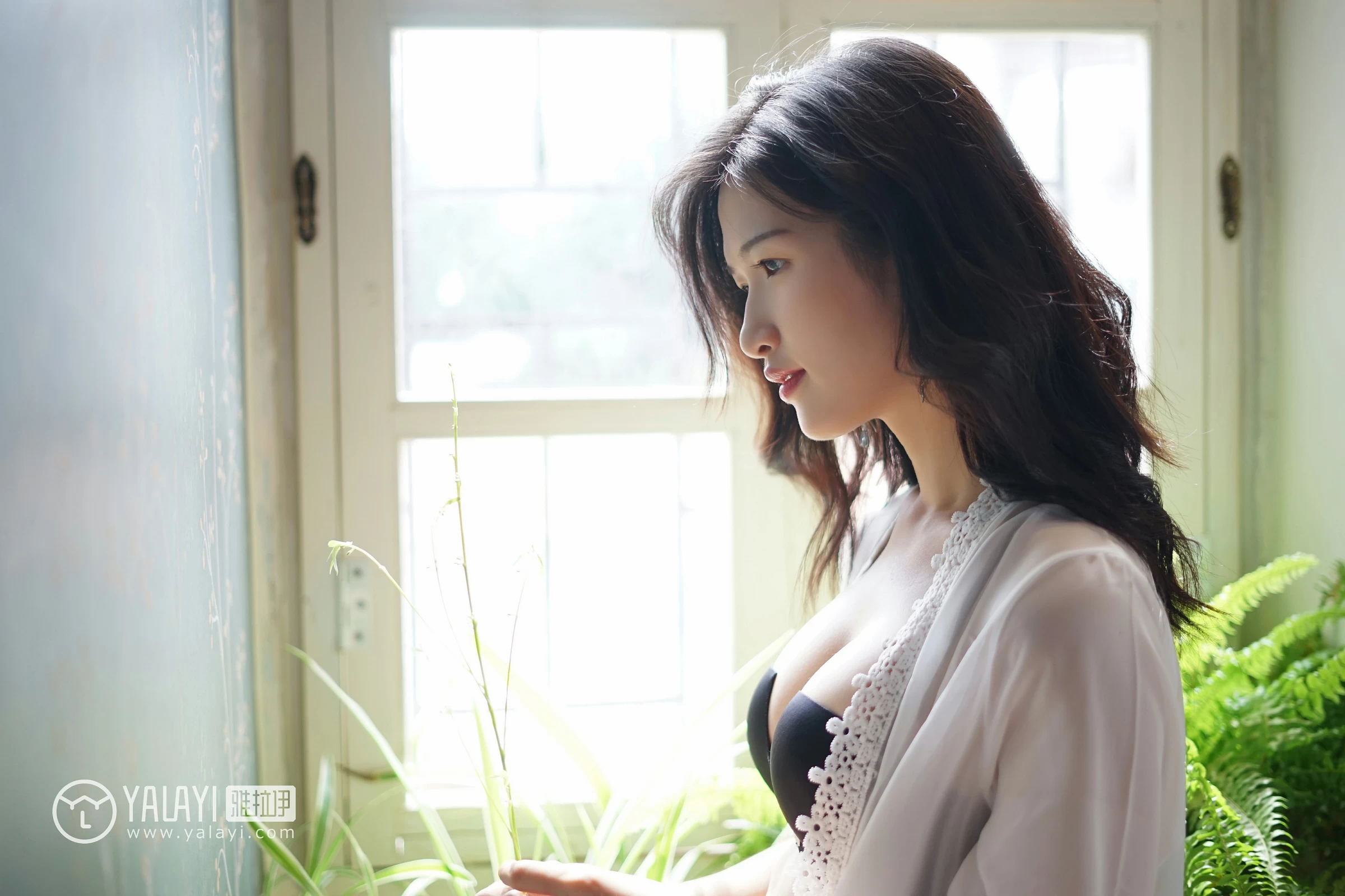 [YALAYI雅拉伊]NO.038 无声演奏 塔塔 白色吊带连衣裙与透视蕾丝睡衣加黑色内衣性感私房写真集第9张