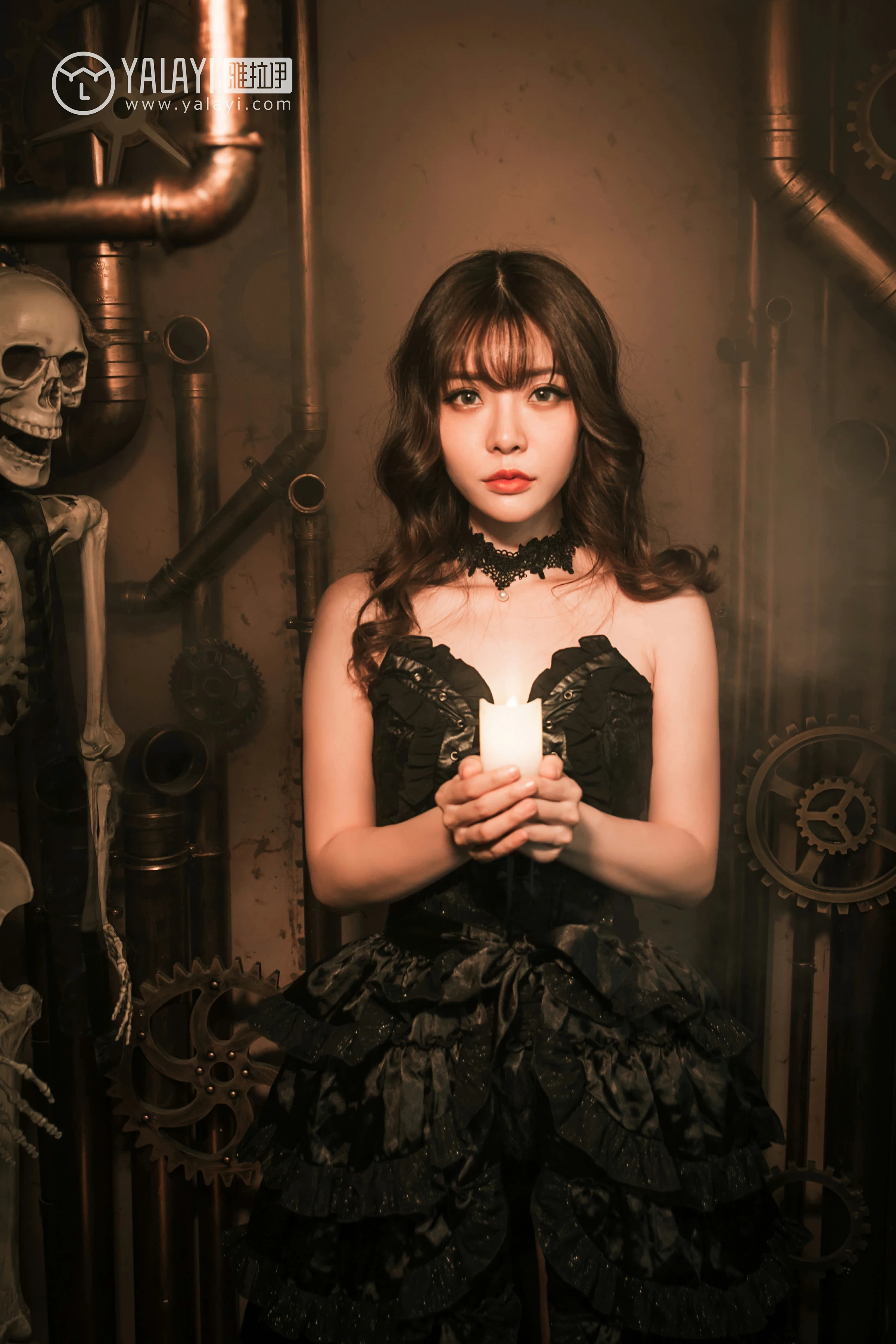 [YALAYI雅拉伊]NO.046 洛丽塔 阳阳 黑色抹胸塑身连衣裙性感私房写真集第9张