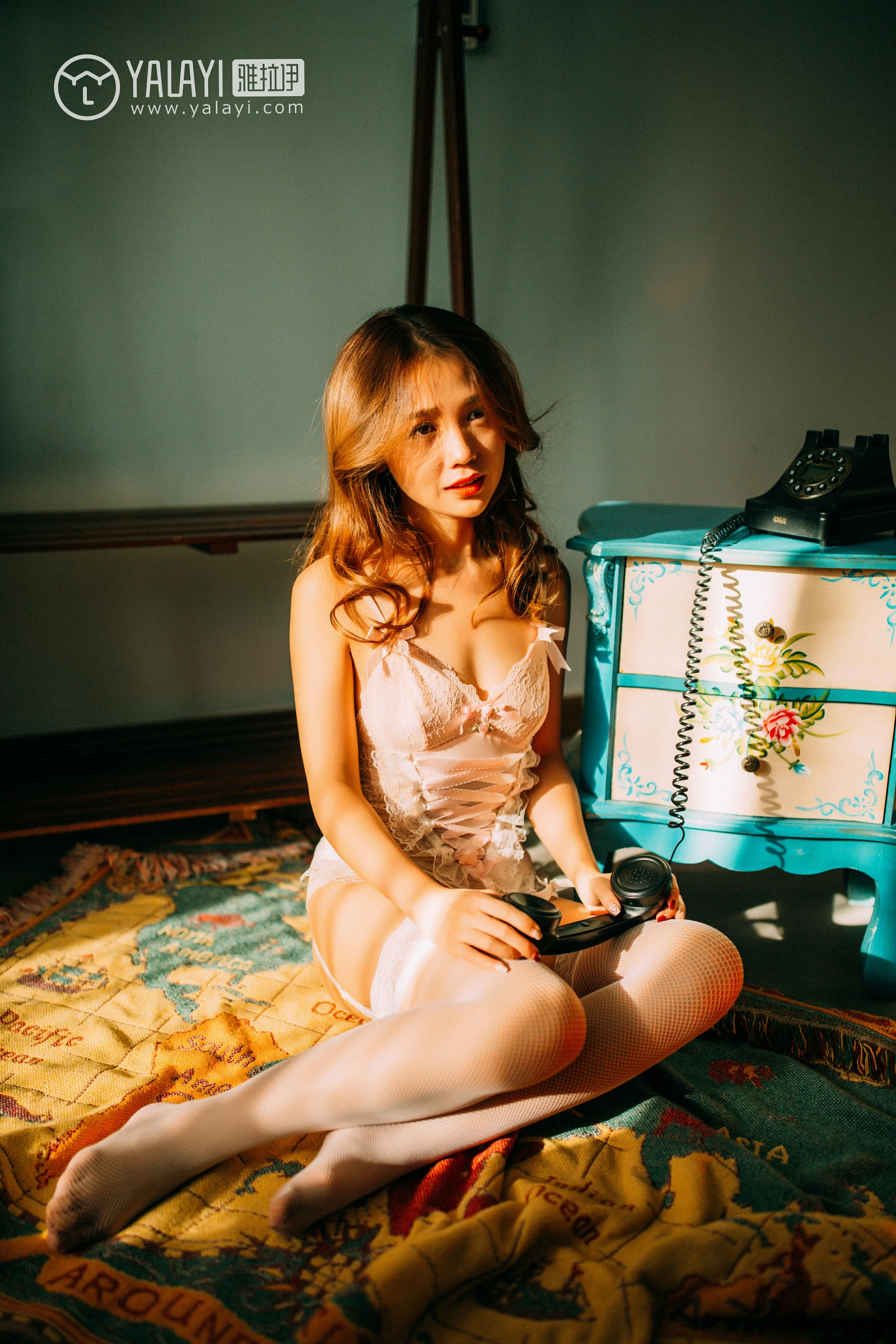 [YALAYI雅拉伊]NO.043 迷幻 李颖惠惠 粉色蕾丝内衣加白色情趣渔网袜性感私房写真集第9张