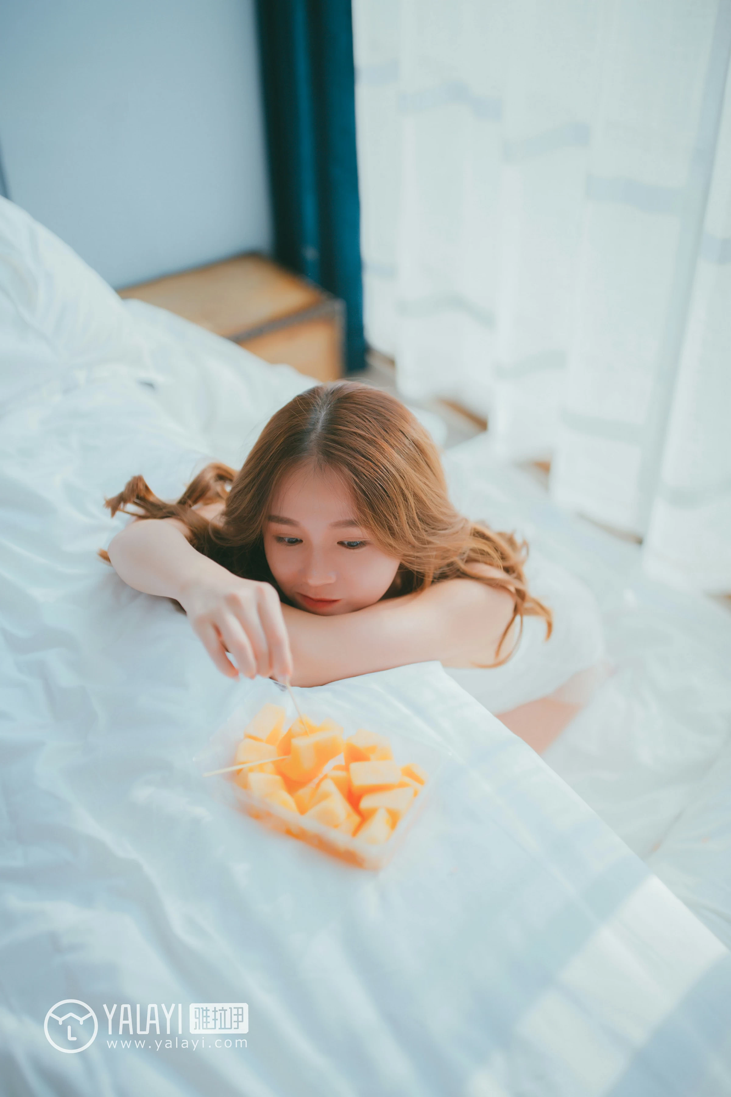 [YALAYI雅拉伊]NO.043 迷幻 李颖惠惠 粉色蕾丝内衣加白色情趣渔网袜性感私房写真集第14张