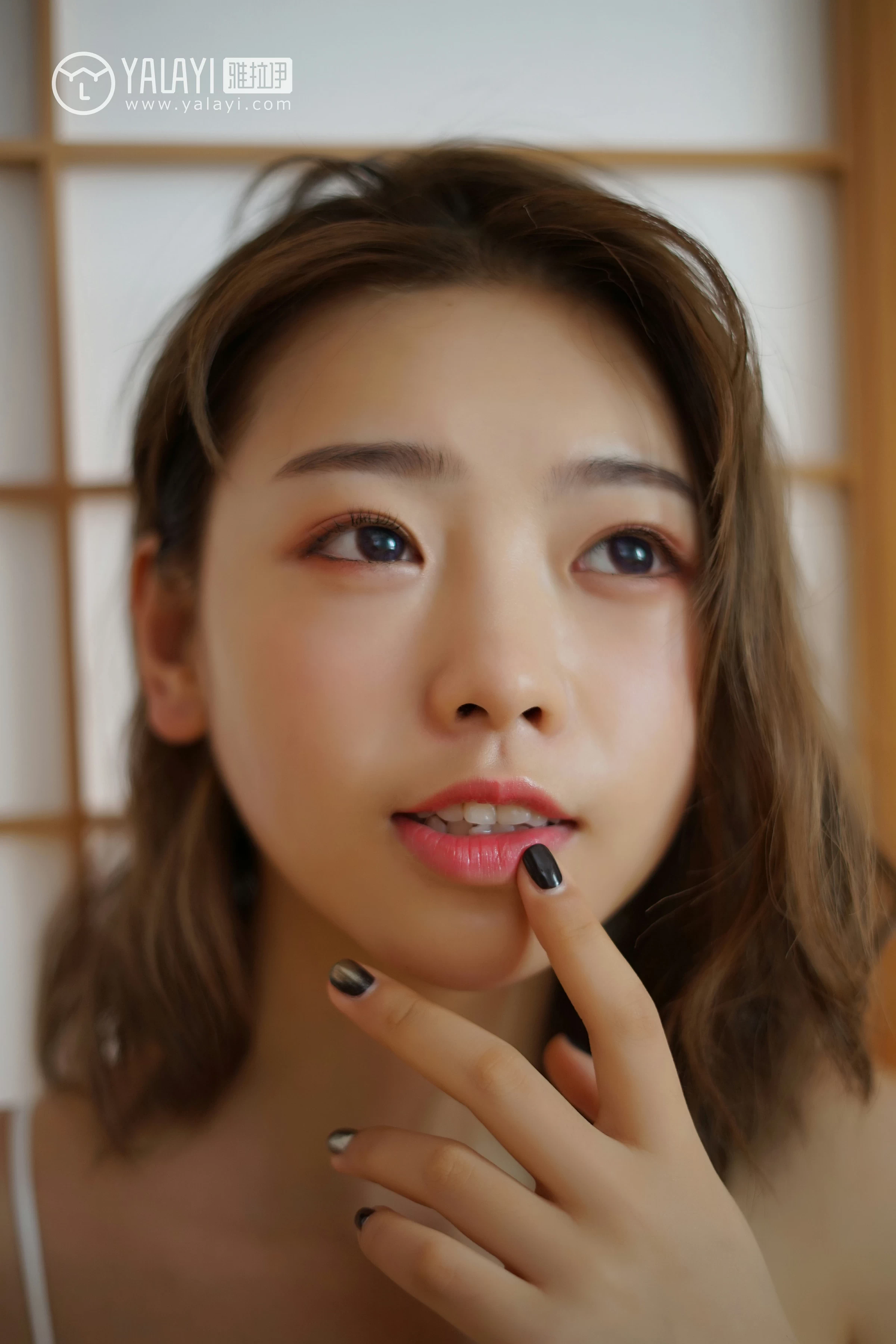 [YALAYI雅拉伊]NO.053 要有光 严冰冰 黑色透视睡衣加白色情趣镂空内衣性感私房写真集第10张