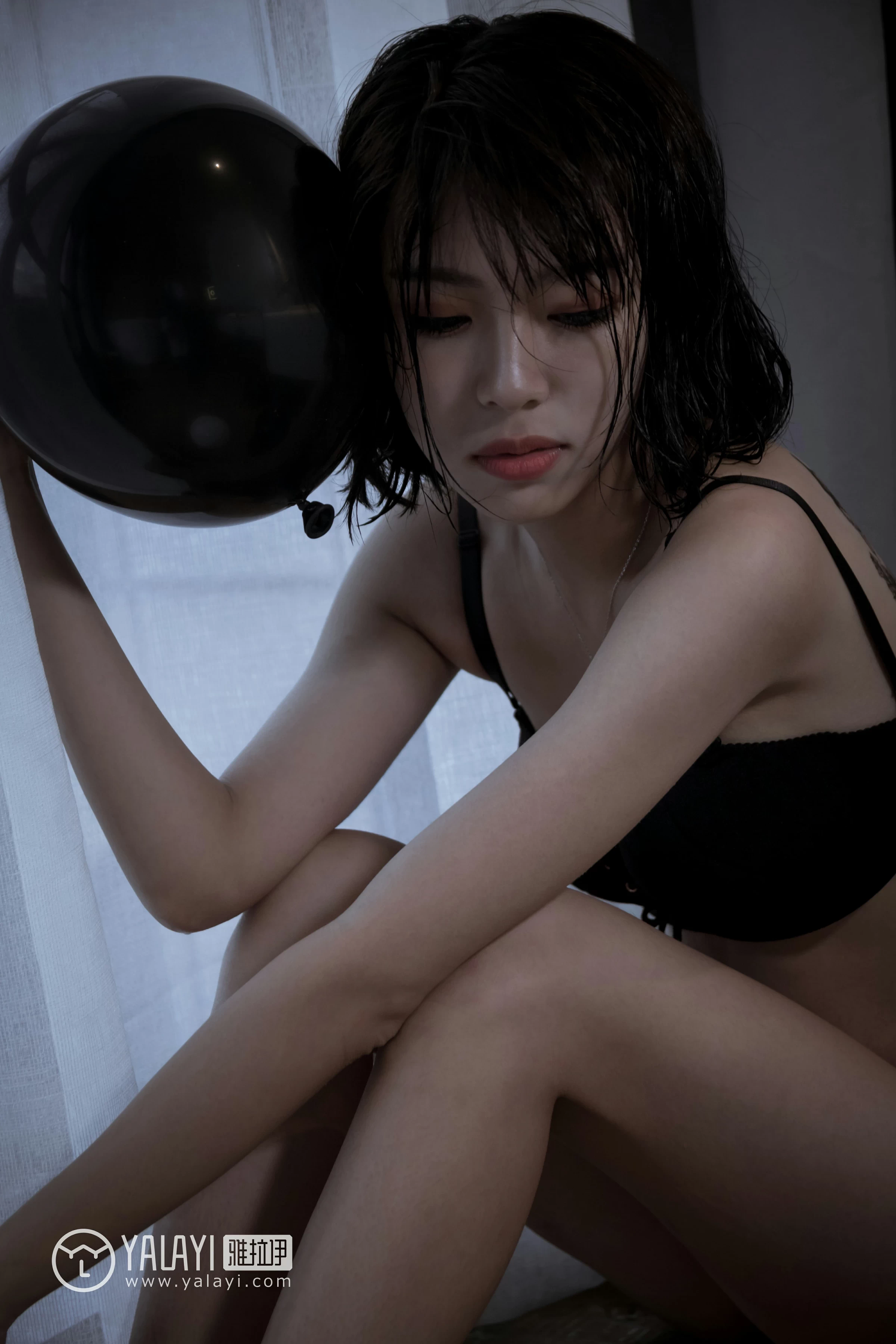[YALAYI雅拉伊]NO.058 幻象气球 小杨 黑色性感内衣私房写真集第11张
