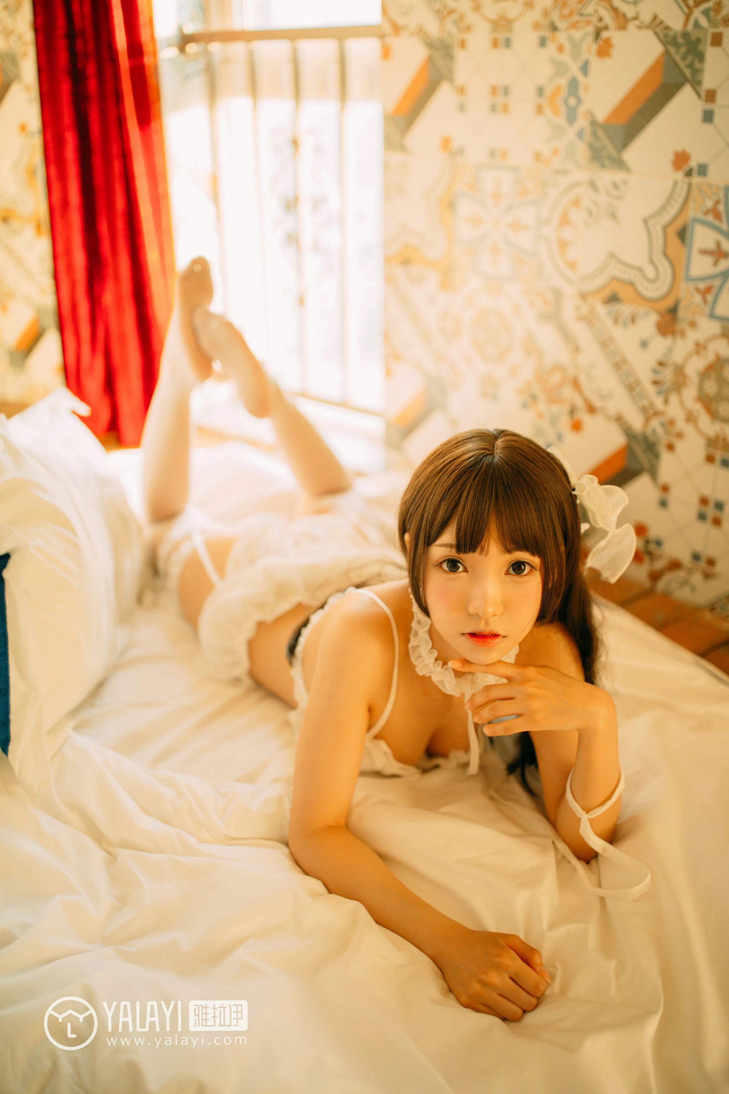 [YALAYI雅拉伊]NO.072 梦里梦外 水花儿 白色情趣内衣与短裙加白色丝袜美腿性感私房写真集第10张