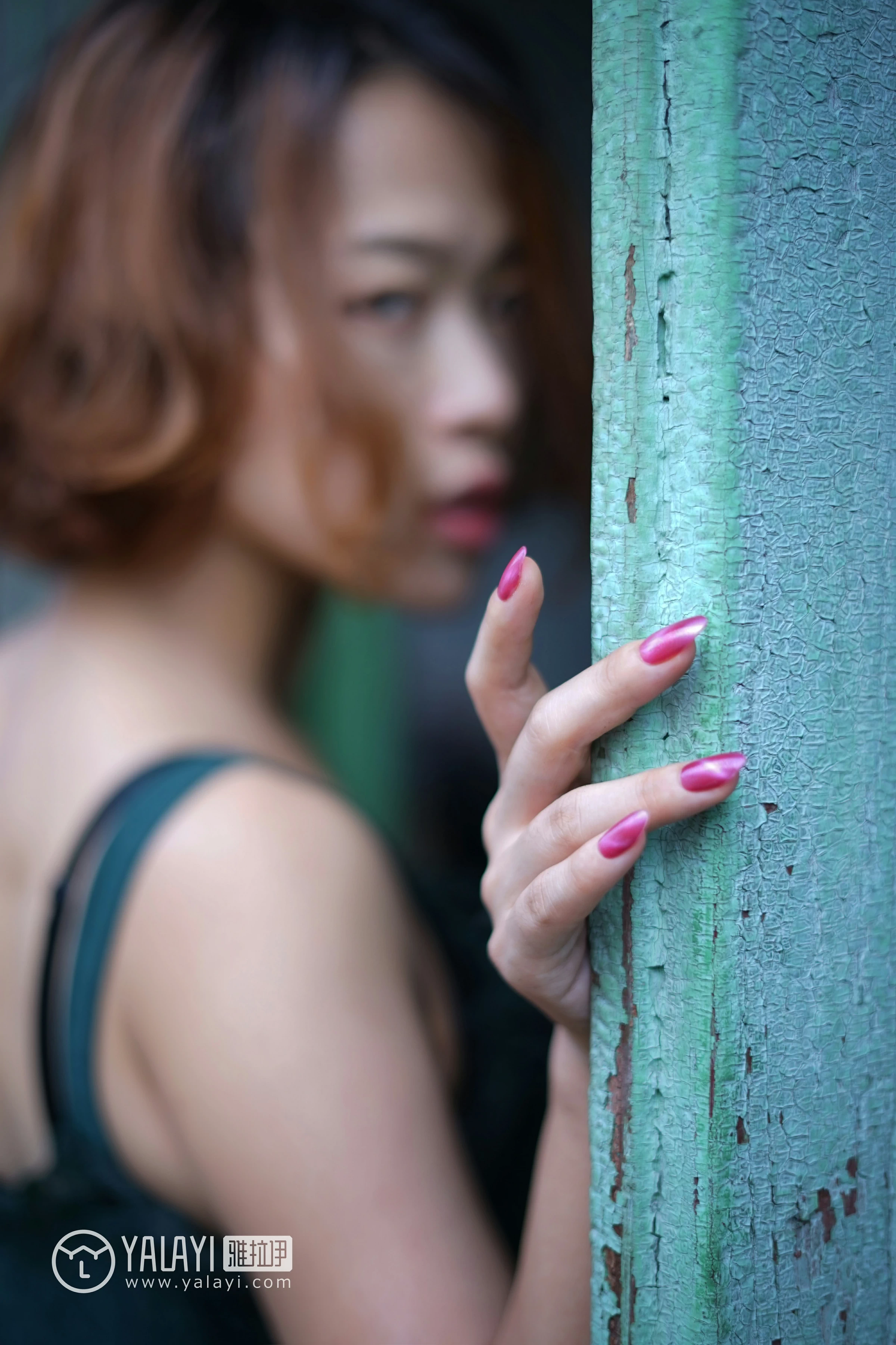 [YALAYI雅拉伊]NO.078 任朝暮 泡芙 吊带连衣裙与黑色镂空睡衣加蕾丝内衣性感私房写真集第6张