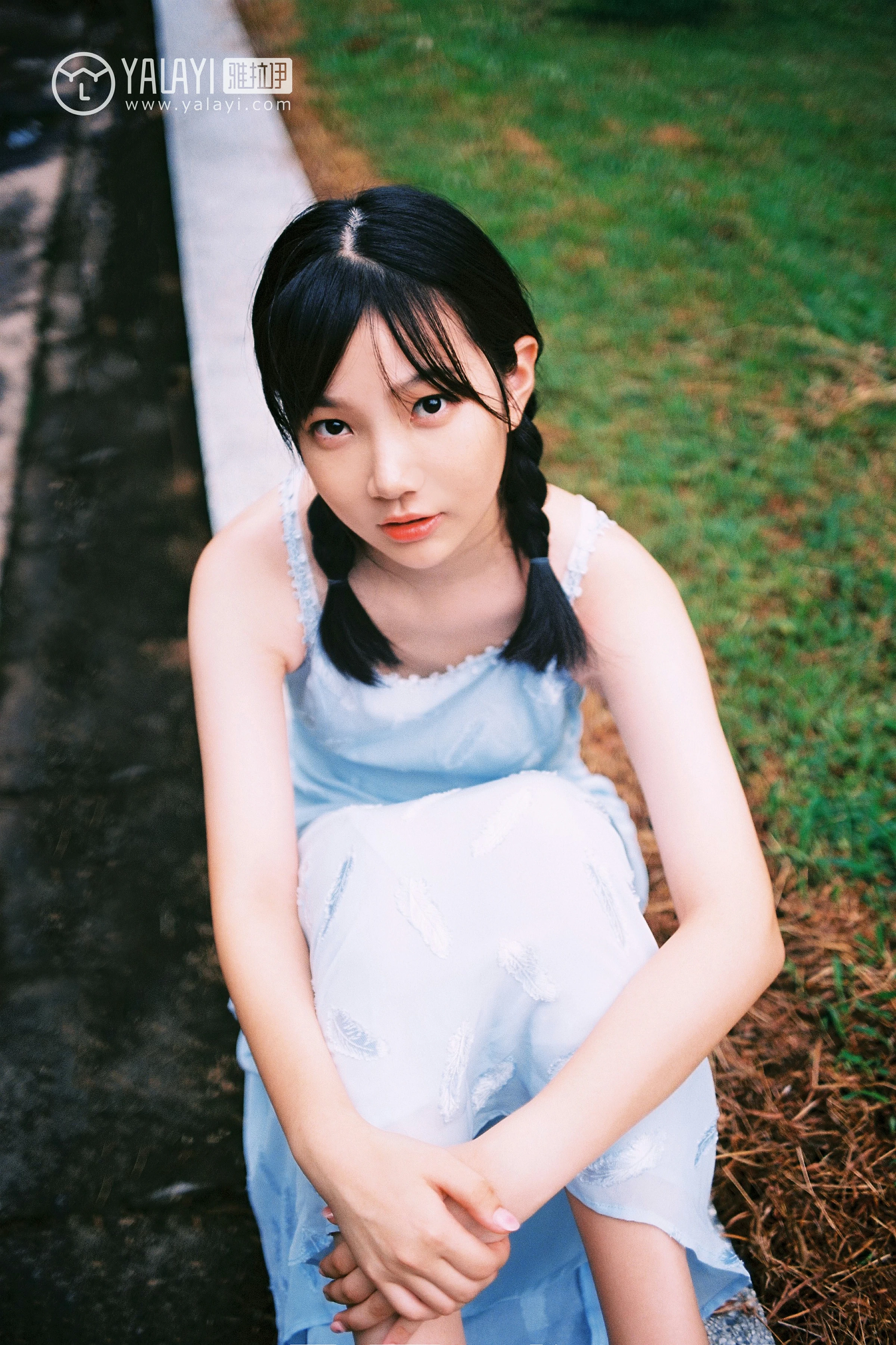 [YALAYI雅拉伊]NO.082 绿喜青花 Doubleyu 淡蓝色吊带连衣裙清纯可爱私房写真集第3张