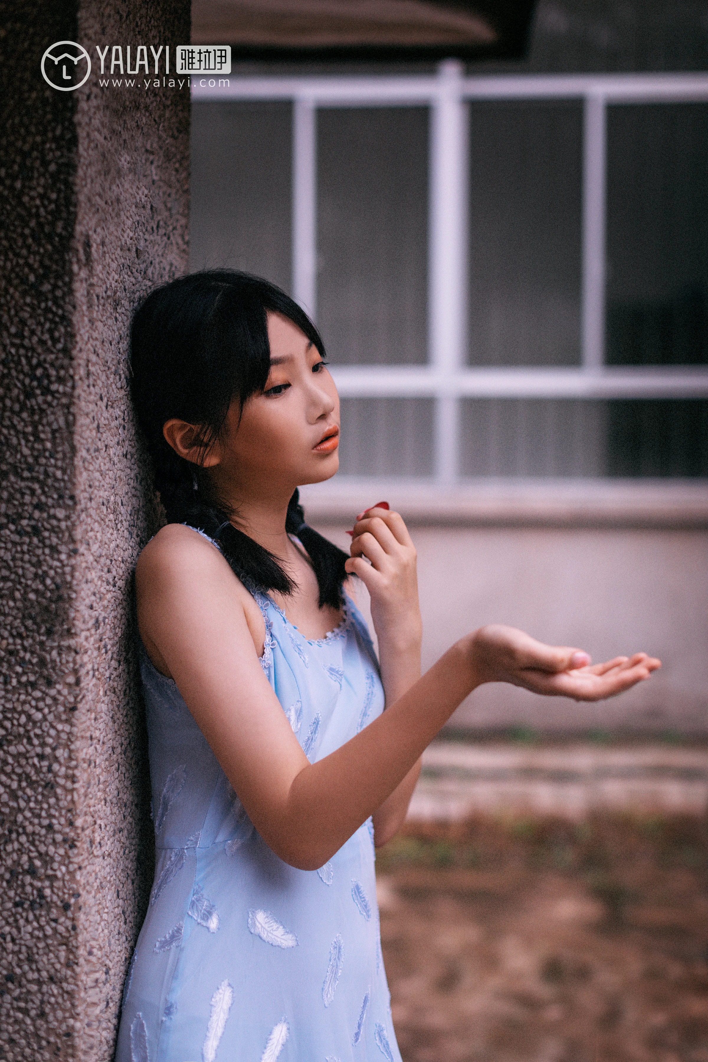 [YALAYI雅拉伊]NO.082 绿喜青花 Doubleyu 淡蓝色吊带连衣裙清纯可爱私房写真集第4张