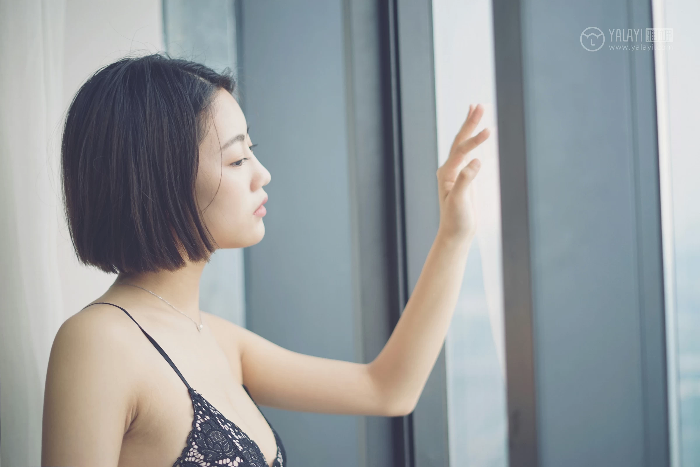 [YALAYI雅拉伊]NO.087 灯暖衣轻 肖萧 白色短袖加黑色透视蕾丝内衣性感私房写真集第15张