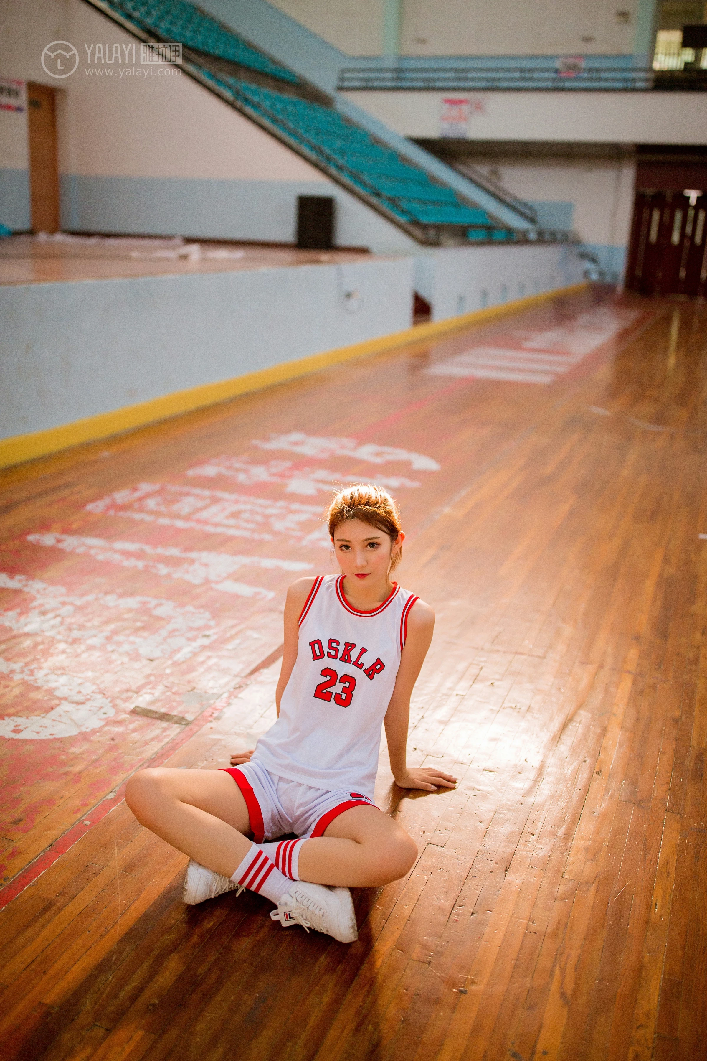 [YALAYI雅拉伊]NO.097 体育日 丸糯糯 白色运动背心加短裤性感私房写真集第13张