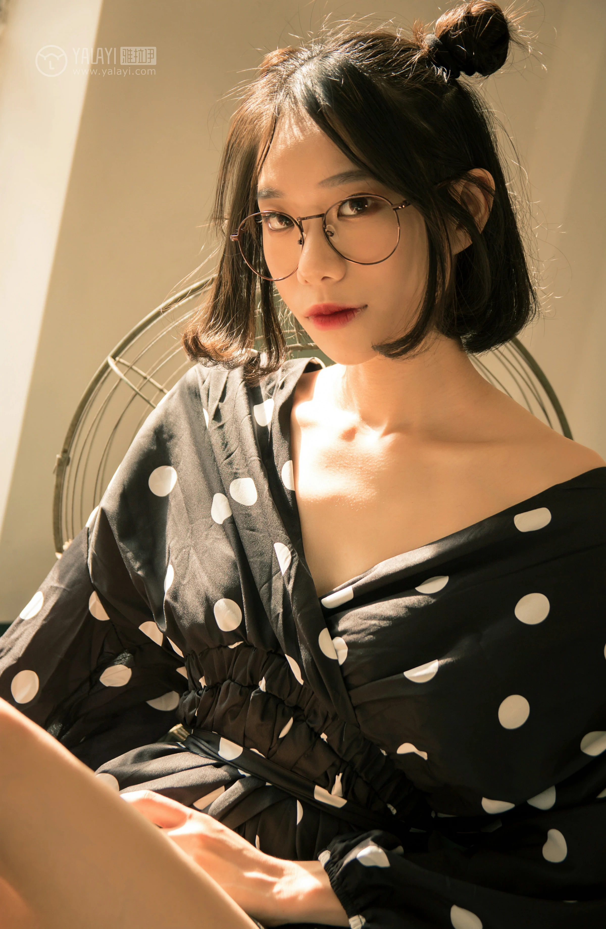 [YALAYI雅拉伊]NO.114 双面伊人 琳琳 琛琛 居家睡衣性感私房写真集第13张