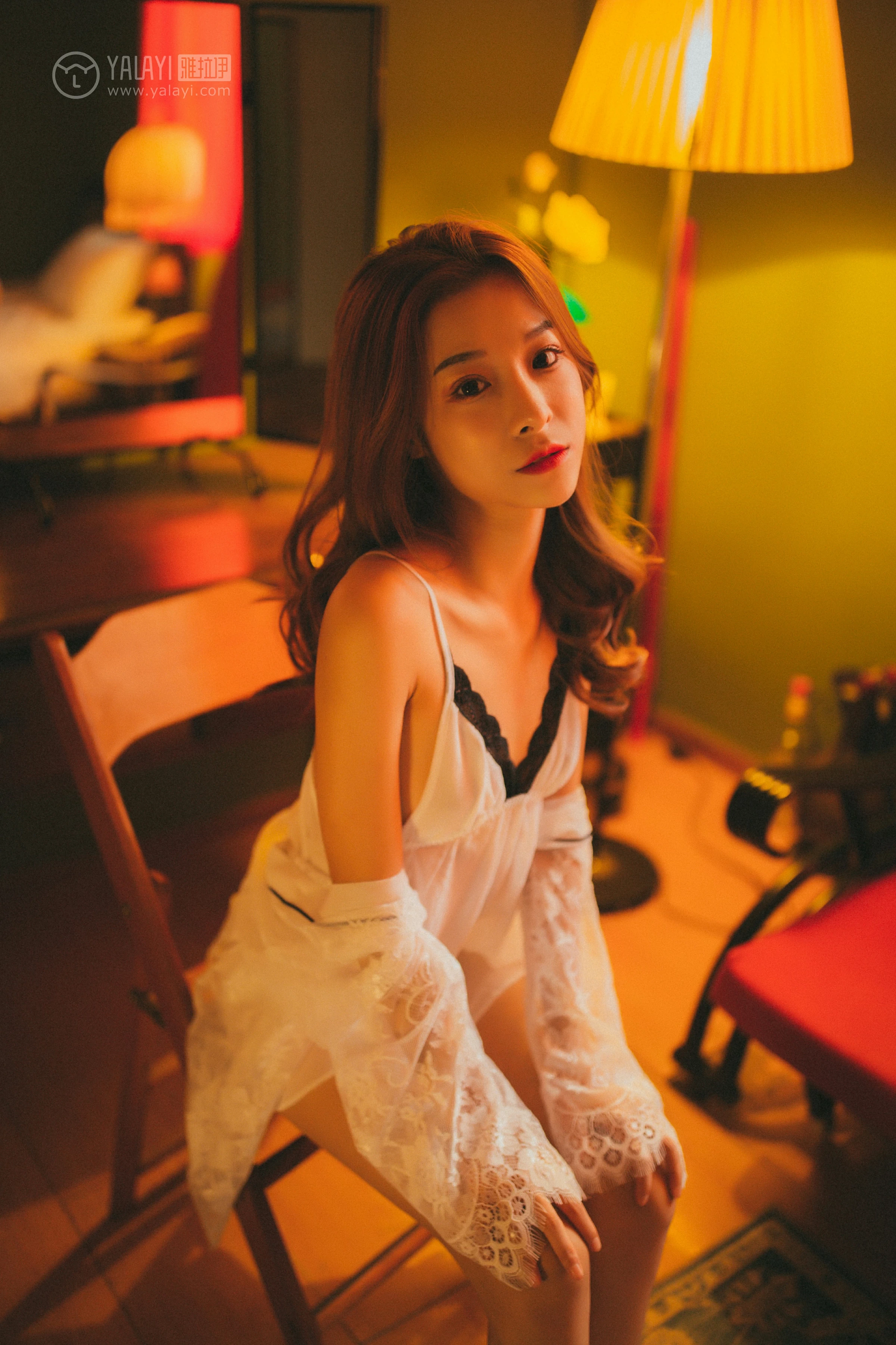 [YALAYI雅拉伊]NO.116 我在等你 倩微微 透视镂空睡衣加白色蕾丝情趣内衣性感私房写真集第5张