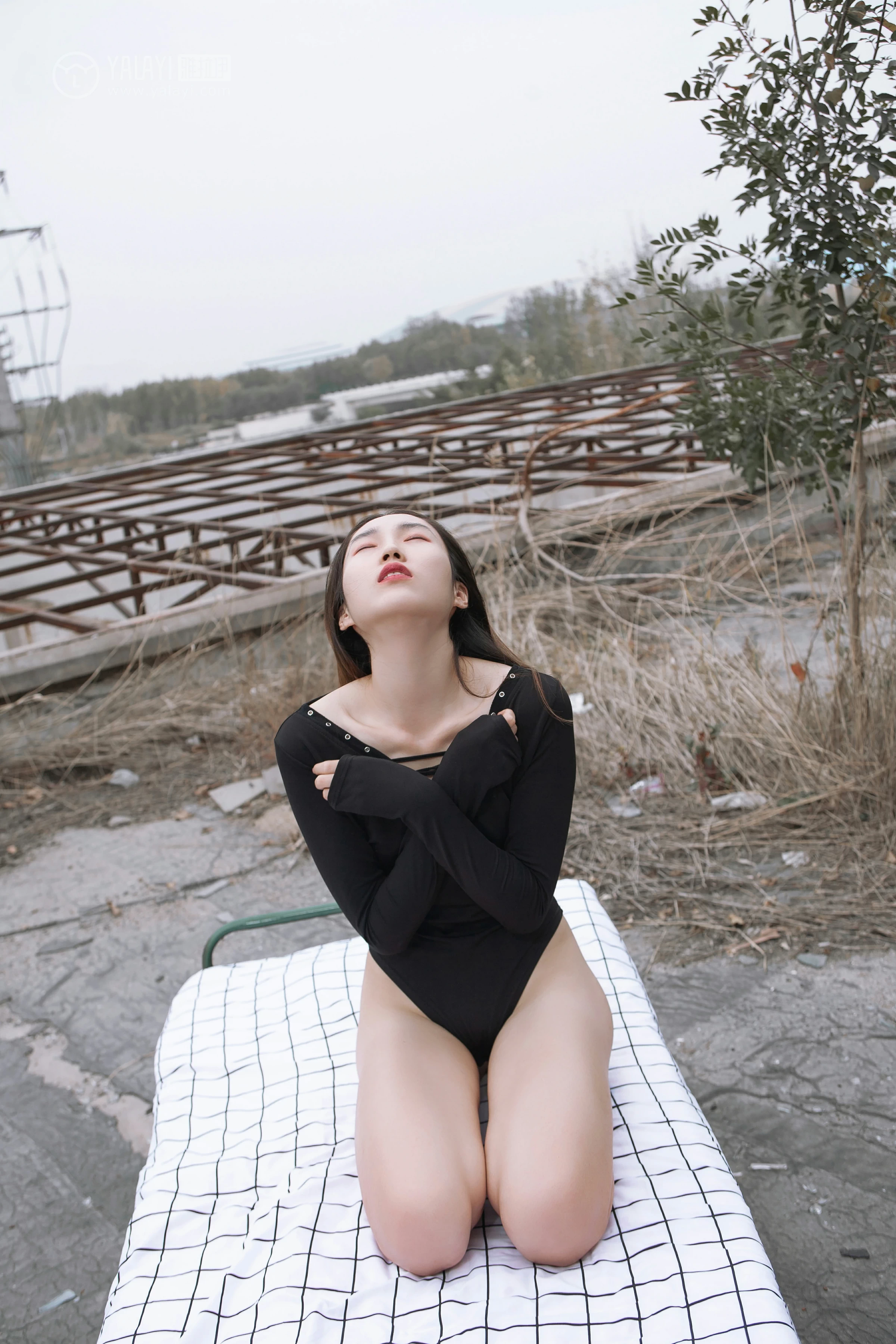 [YALAYI雅拉伊]NO.122 黑色禁地 熏儿 黑色紧身连体衣性感私房写真集第13张