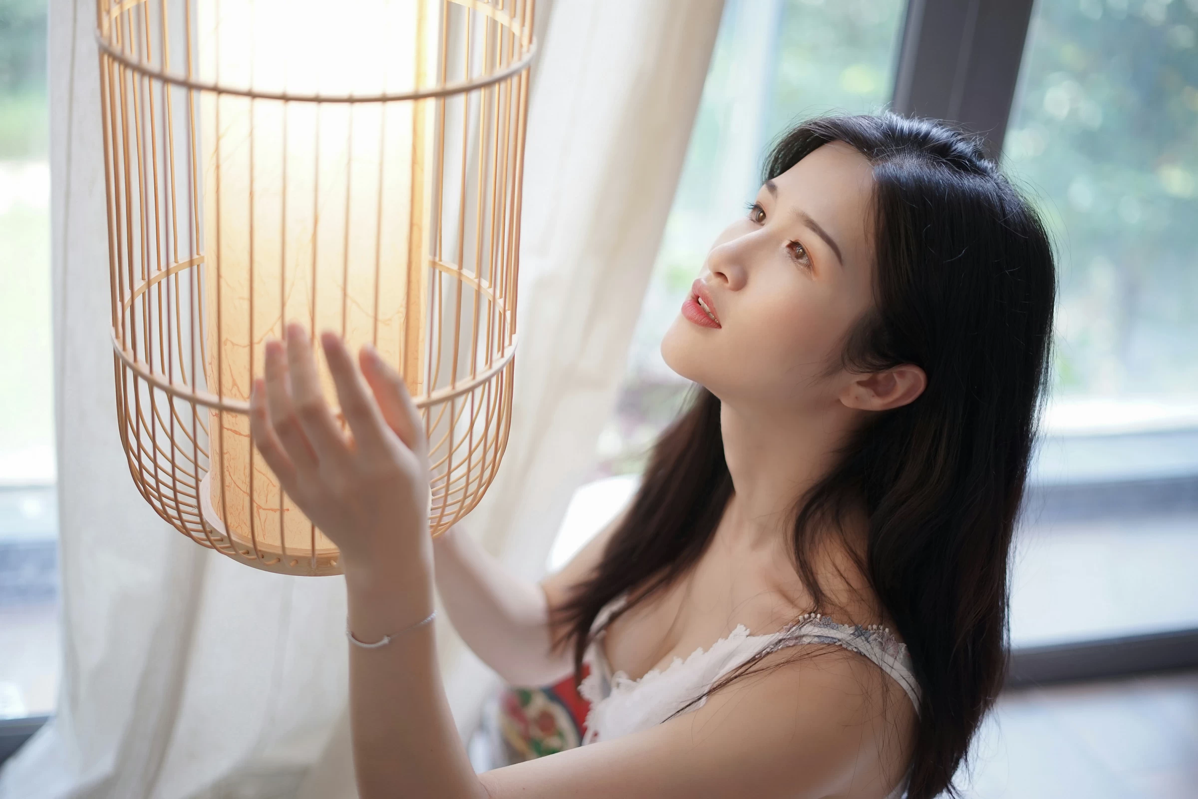 [YALAYI雅拉伊]NO.127 壹日 塔塔 白色吊带睡衣加蕾丝内衣性感私房写真集第4张