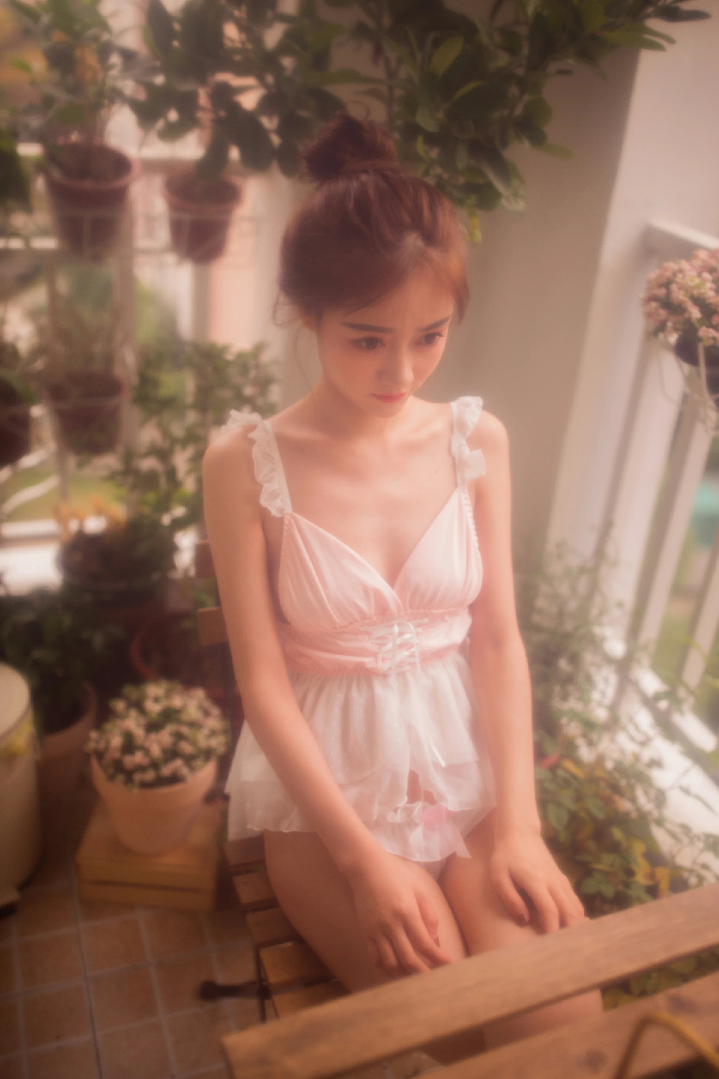 [YALAYI雅拉伊]NO.128 港女 李诗雨 粉色情趣睡衣与短裙加情趣内衣性感私房写真集第4张