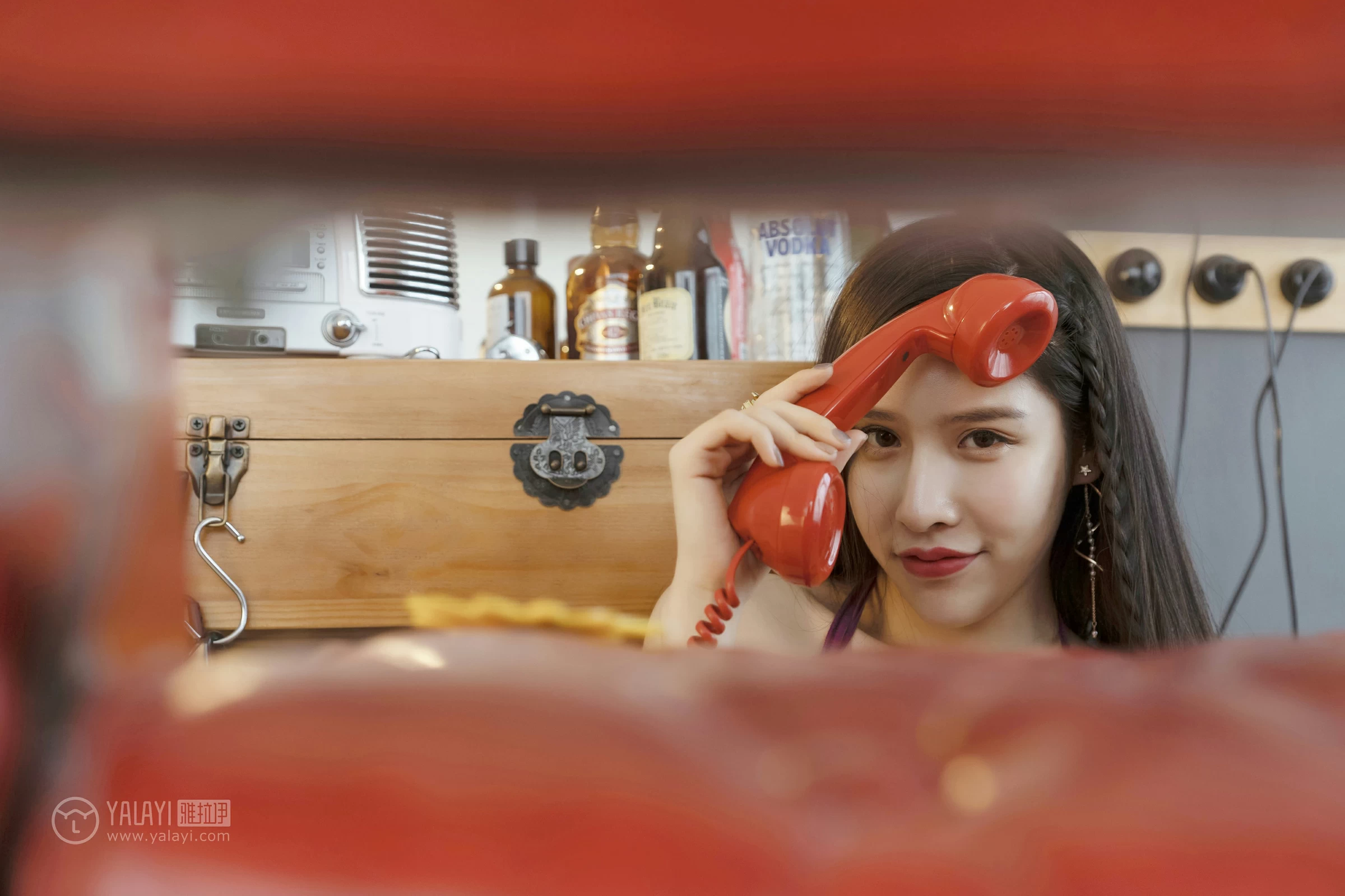 [YALAYI雅拉伊]NO.153 长腿女郎 颖莹 紫色真丝睡衣加透视蕾丝情趣内衣性感私房写真集第13张